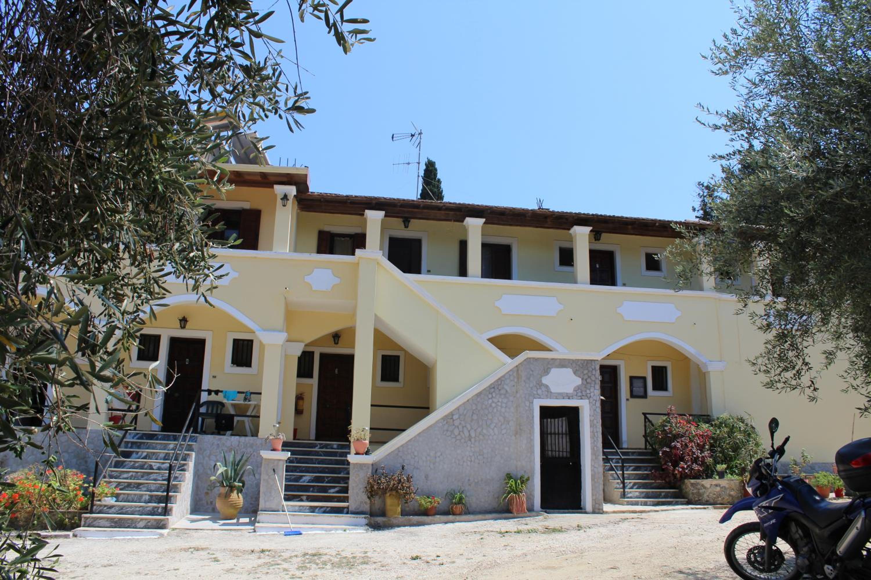 Photo 8
