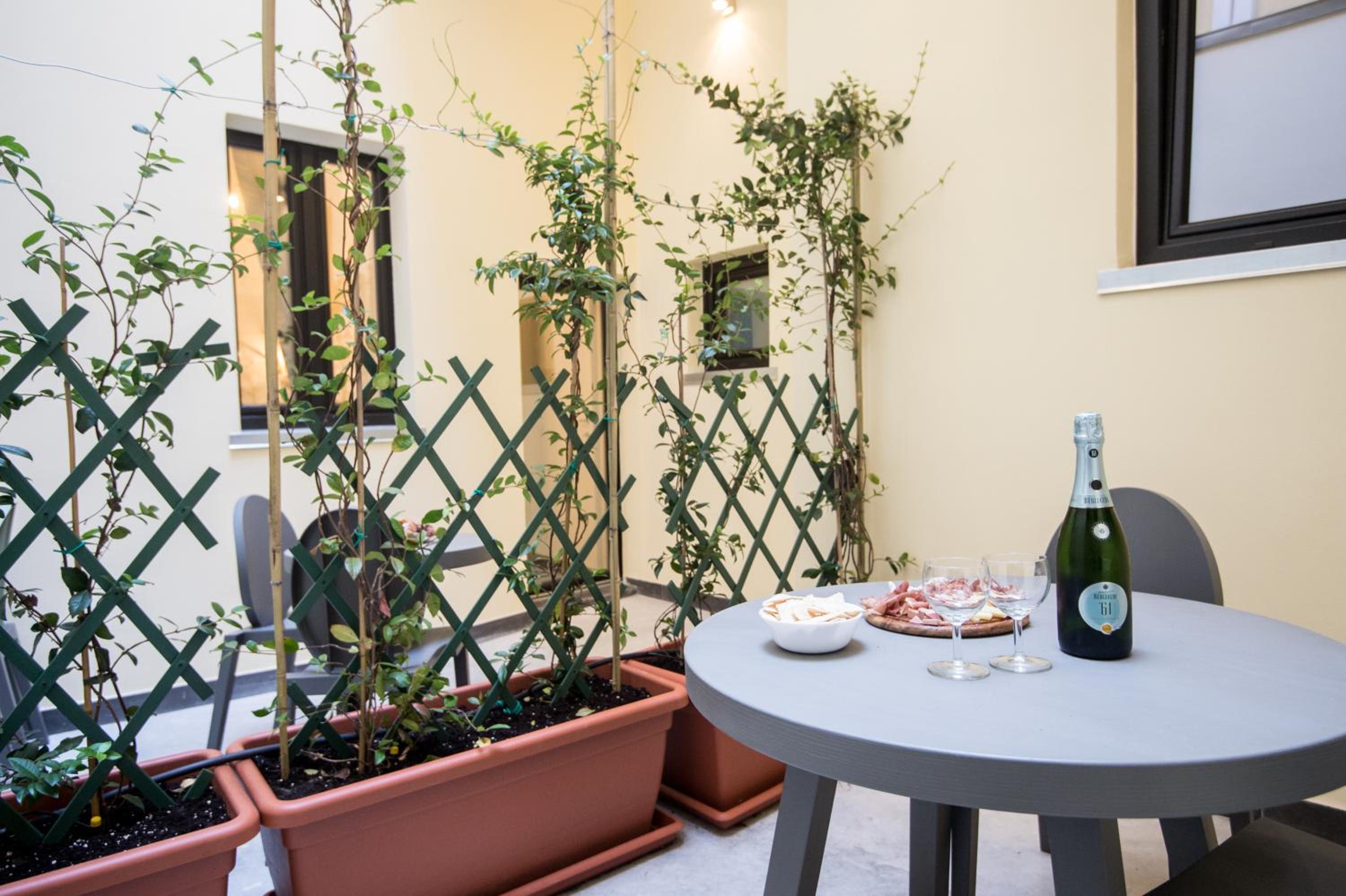 L'8 Boutique Design Apartments