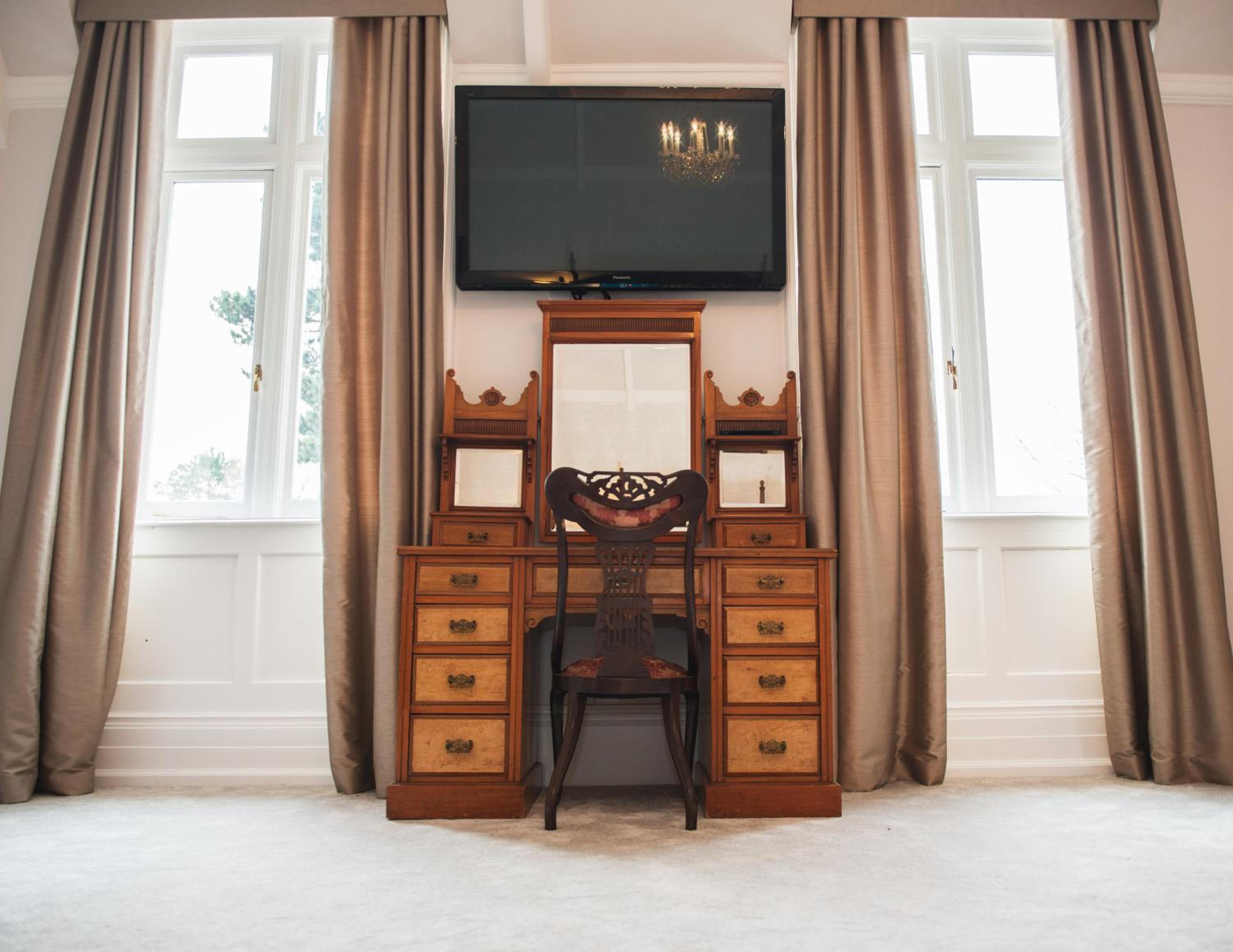Healing Manor Hotel