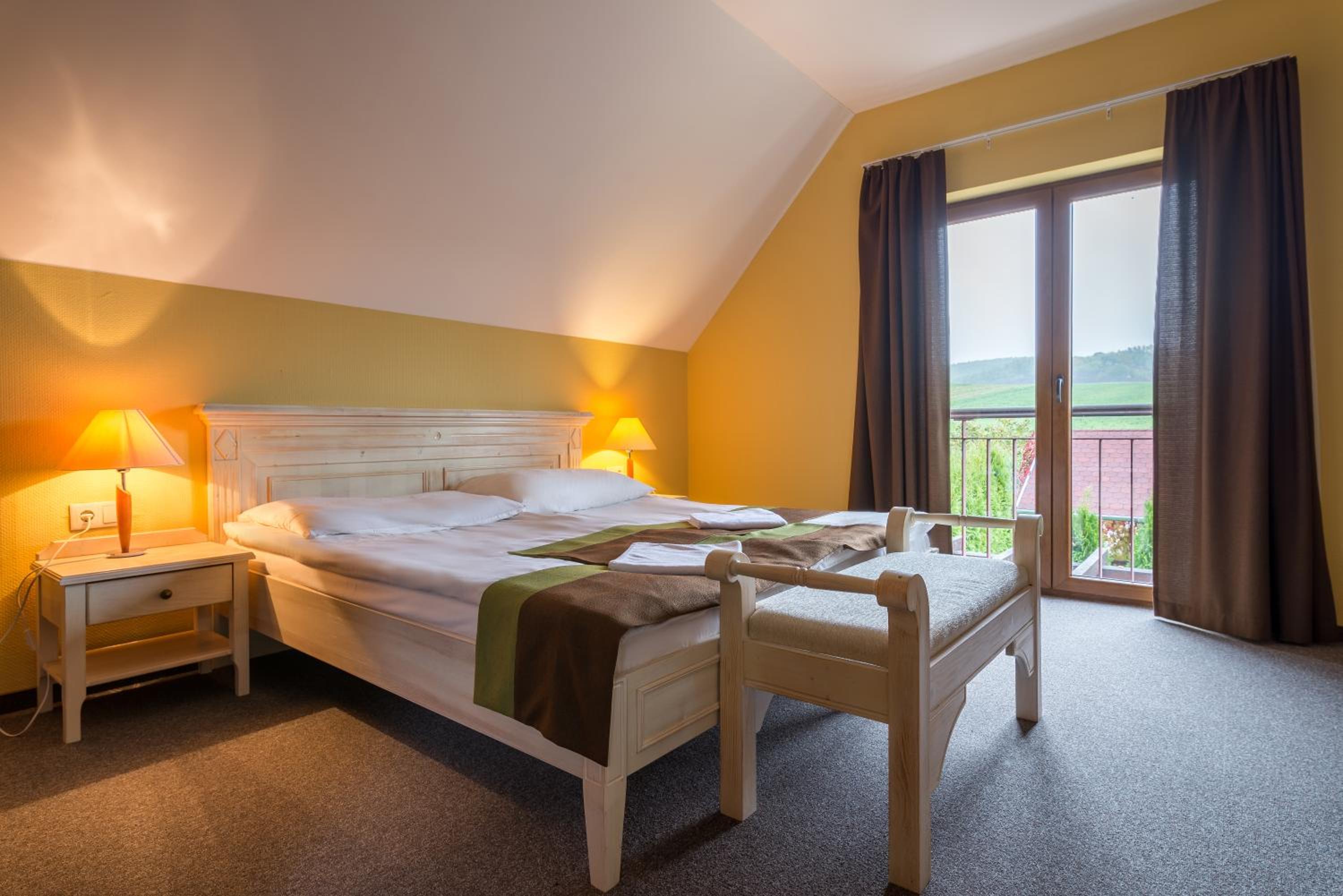 Tó apartmanházak