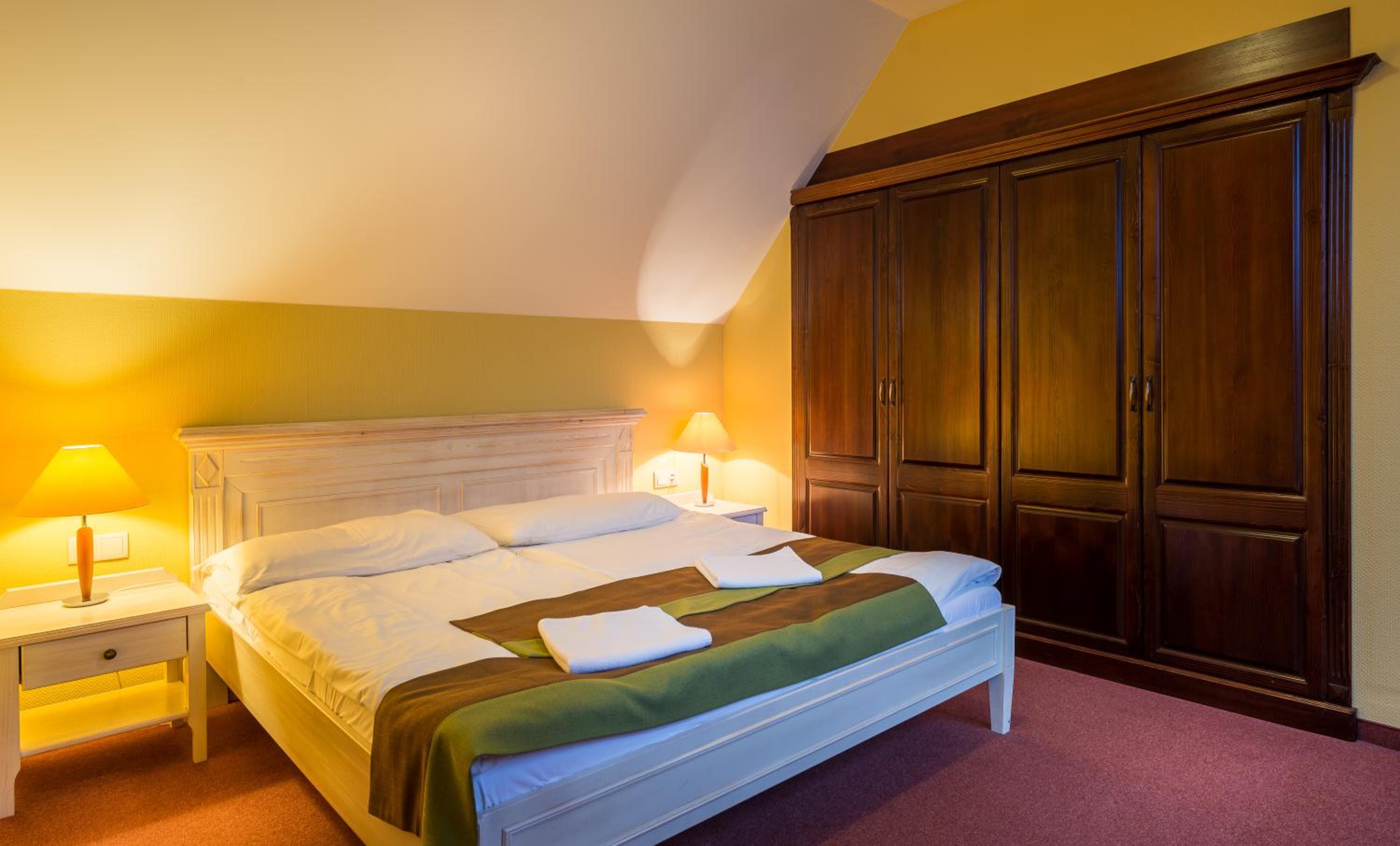 Tó apartmanházak