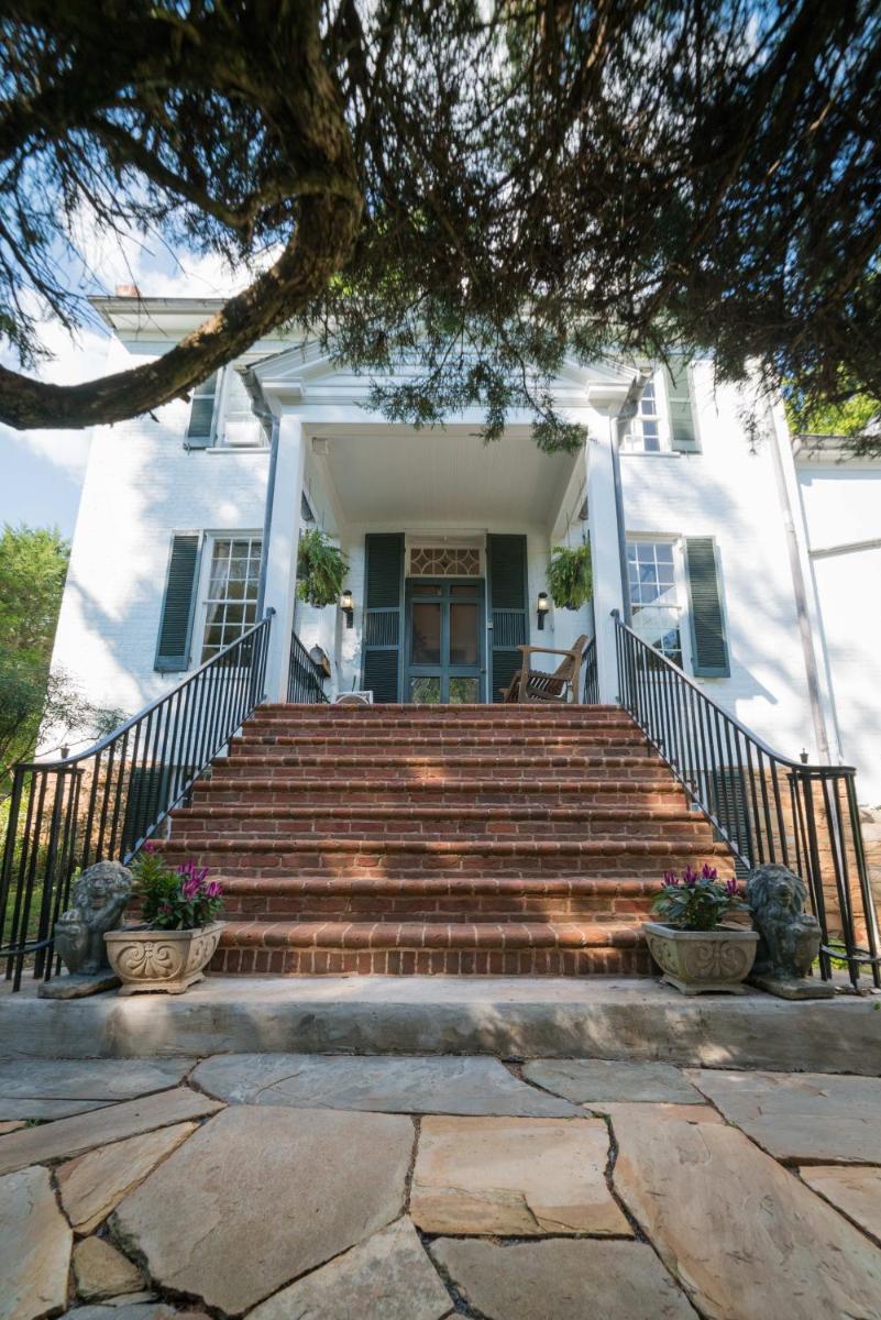 Chilton House Suites