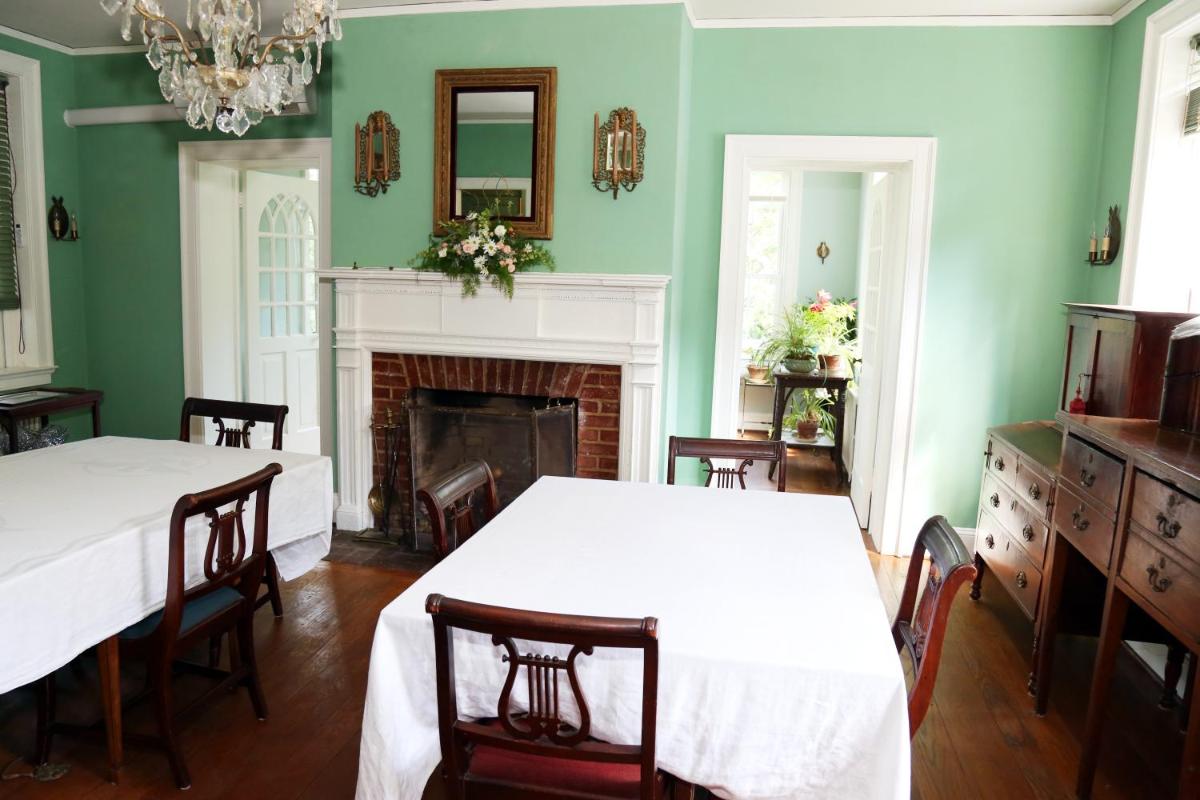 Chilton House Suites