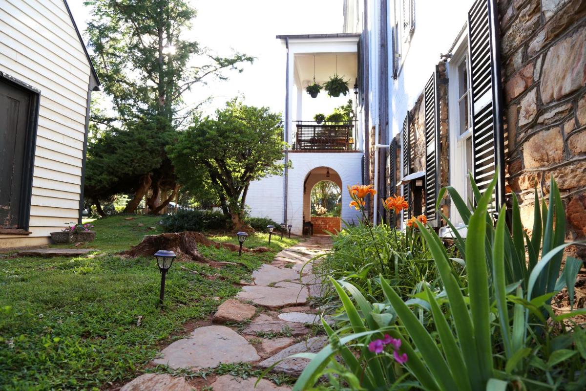 Chilton House Suites