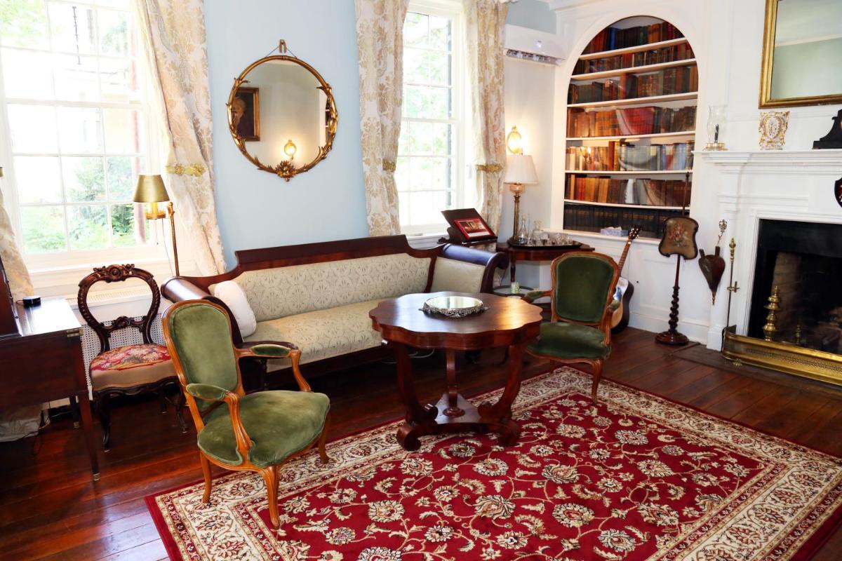 Chilton House Suites