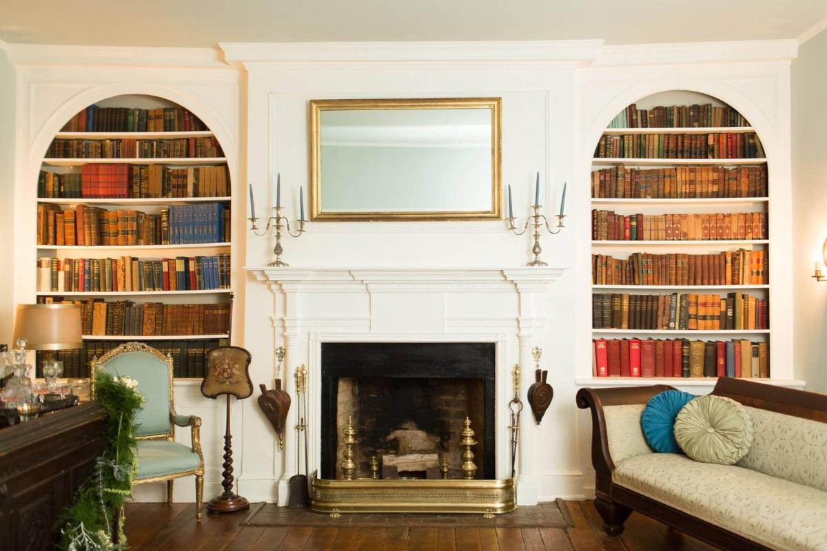 Chilton House Suites