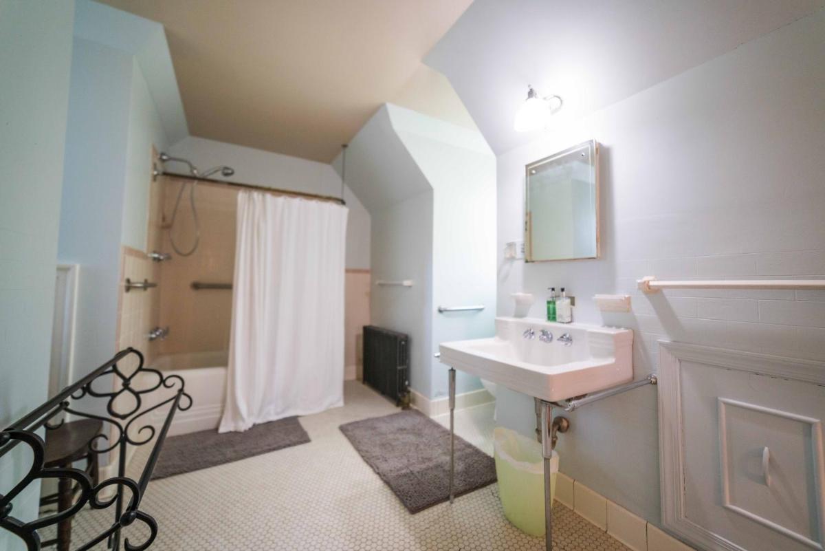 Chilton House Suites