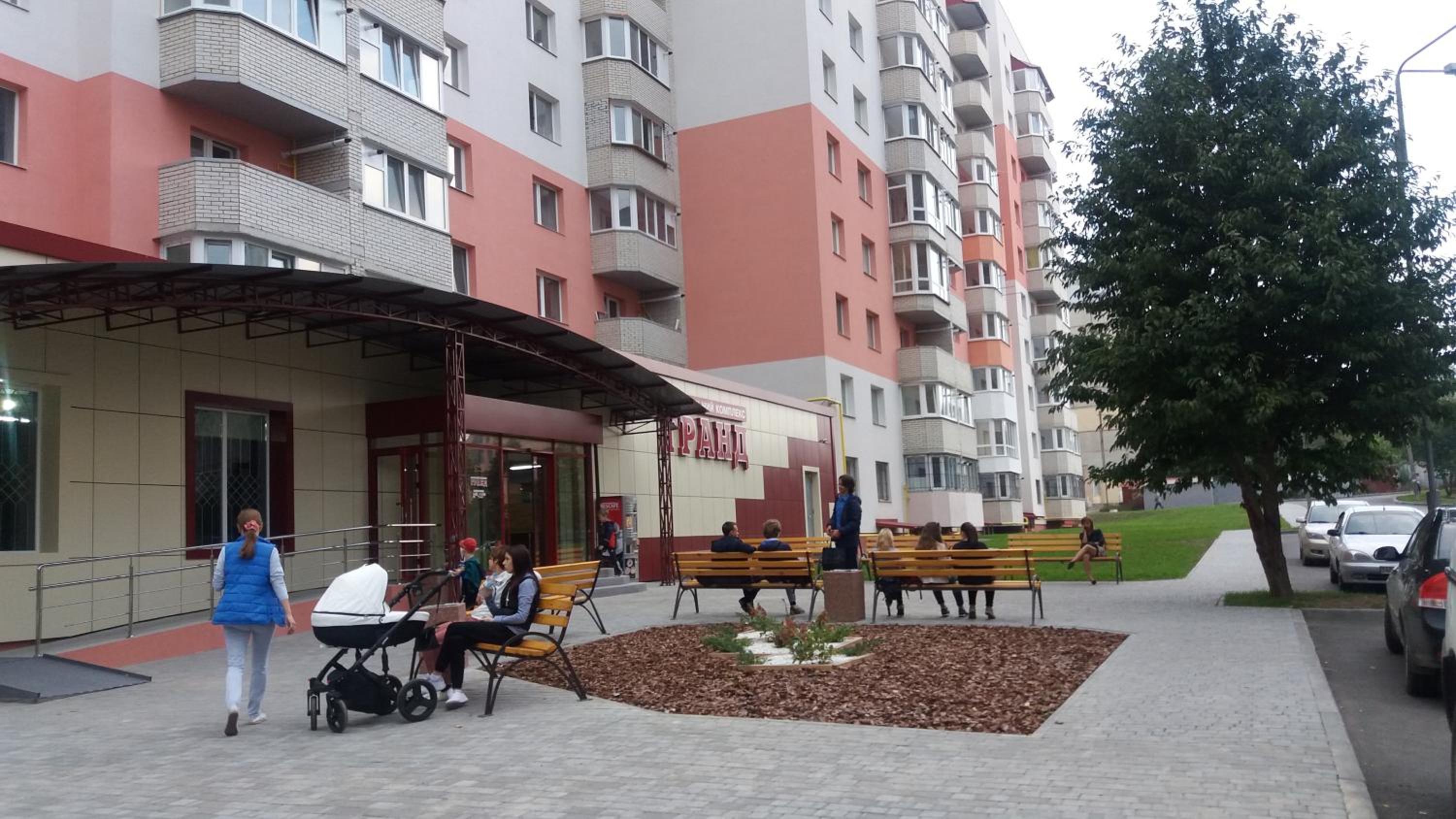 Apartment on Yushchenka 5 view 4