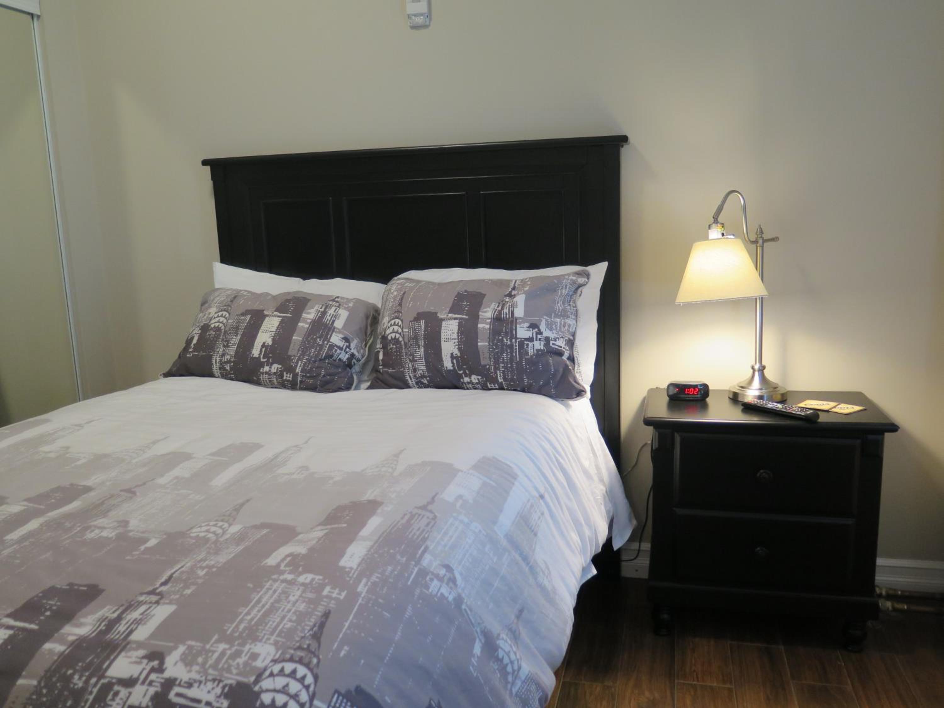 Guelph Vacations - Western Hotel Executive Suites - Property Image 7