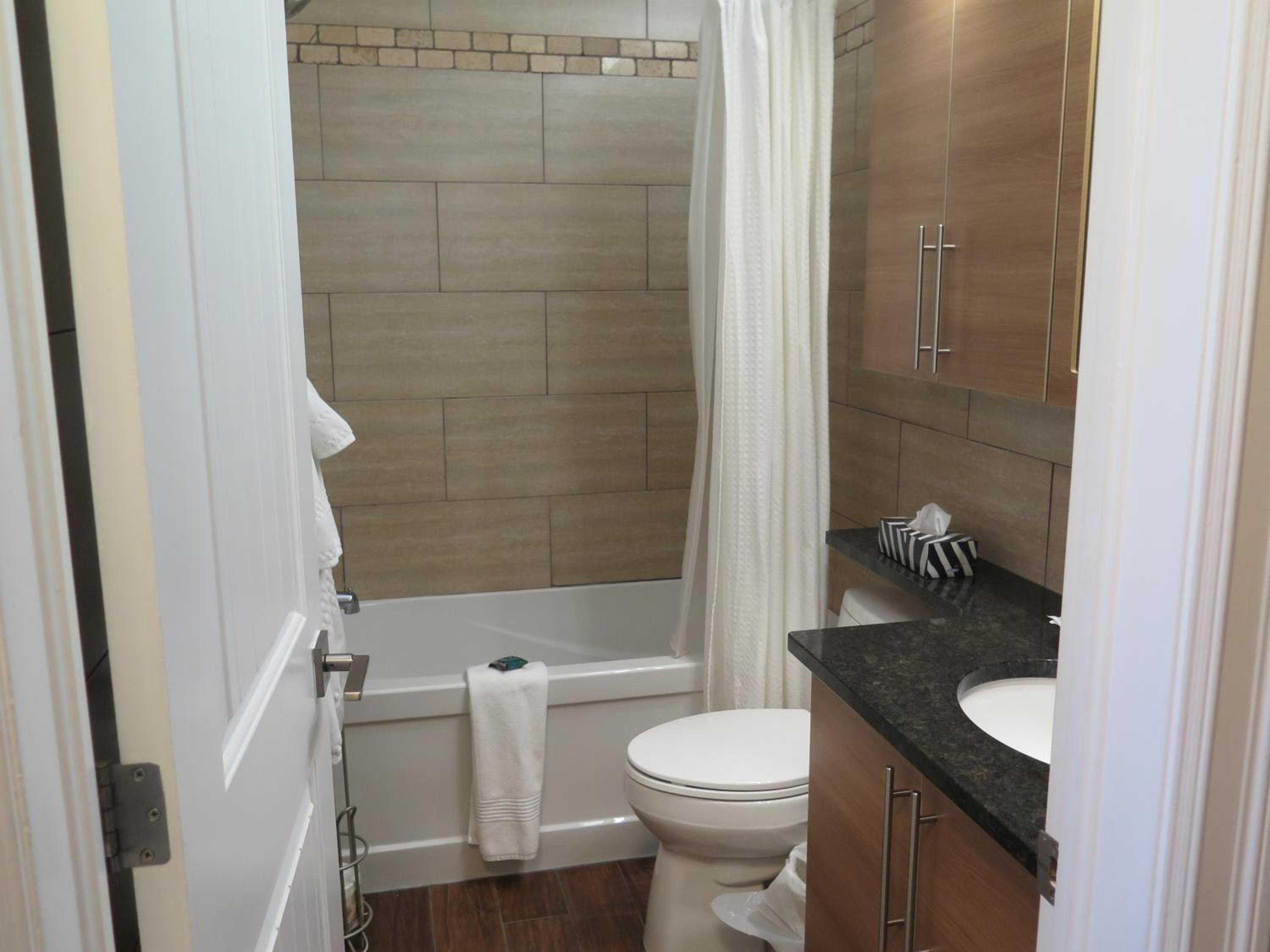 Guelph Vacations - Western Hotel Executive Suites - Property Image 4