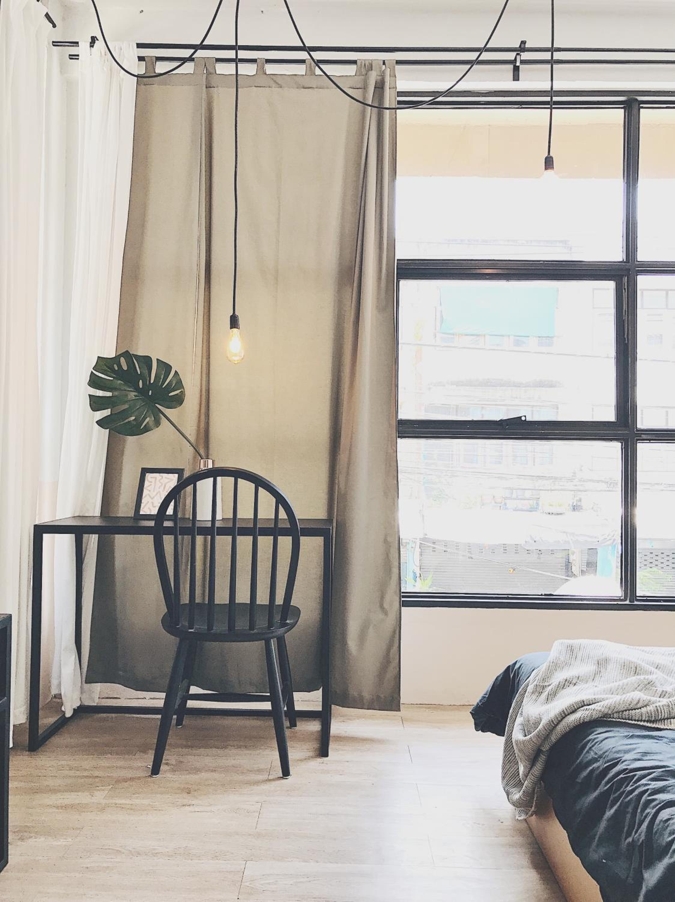 Beige Poshtels + Netflix