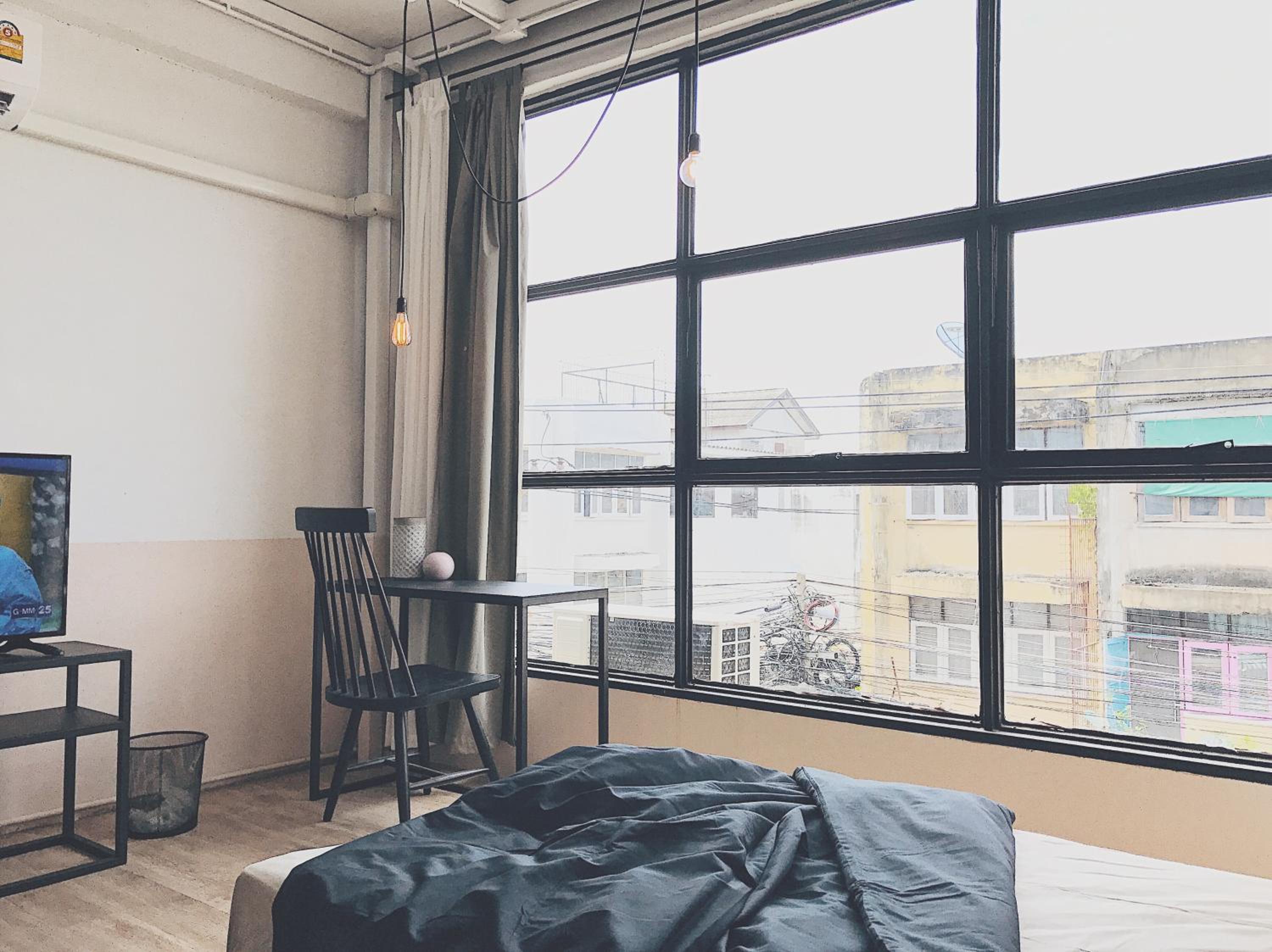 Beige Poshtels + Netflix