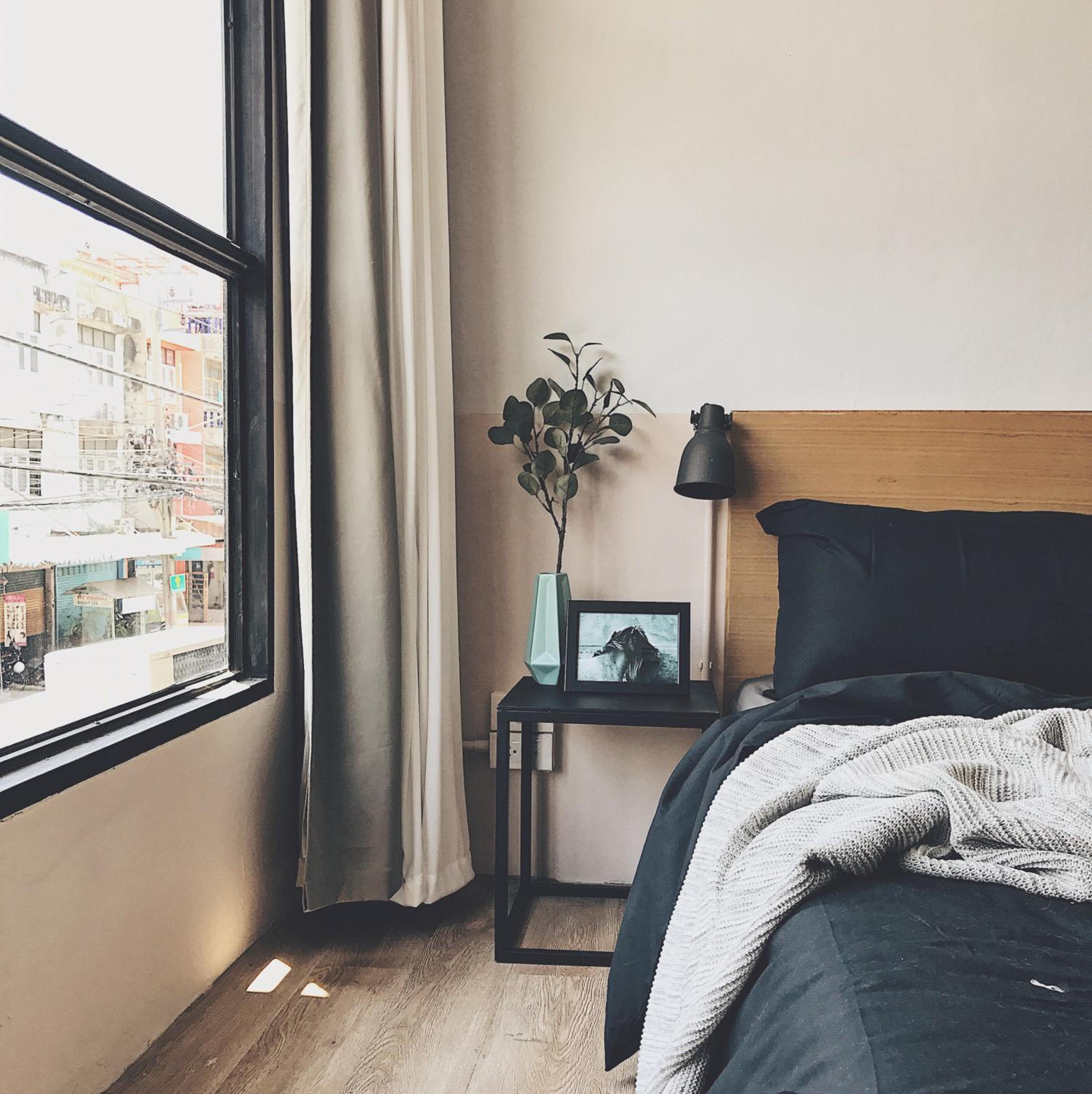 Beige Poshtels + Netflix