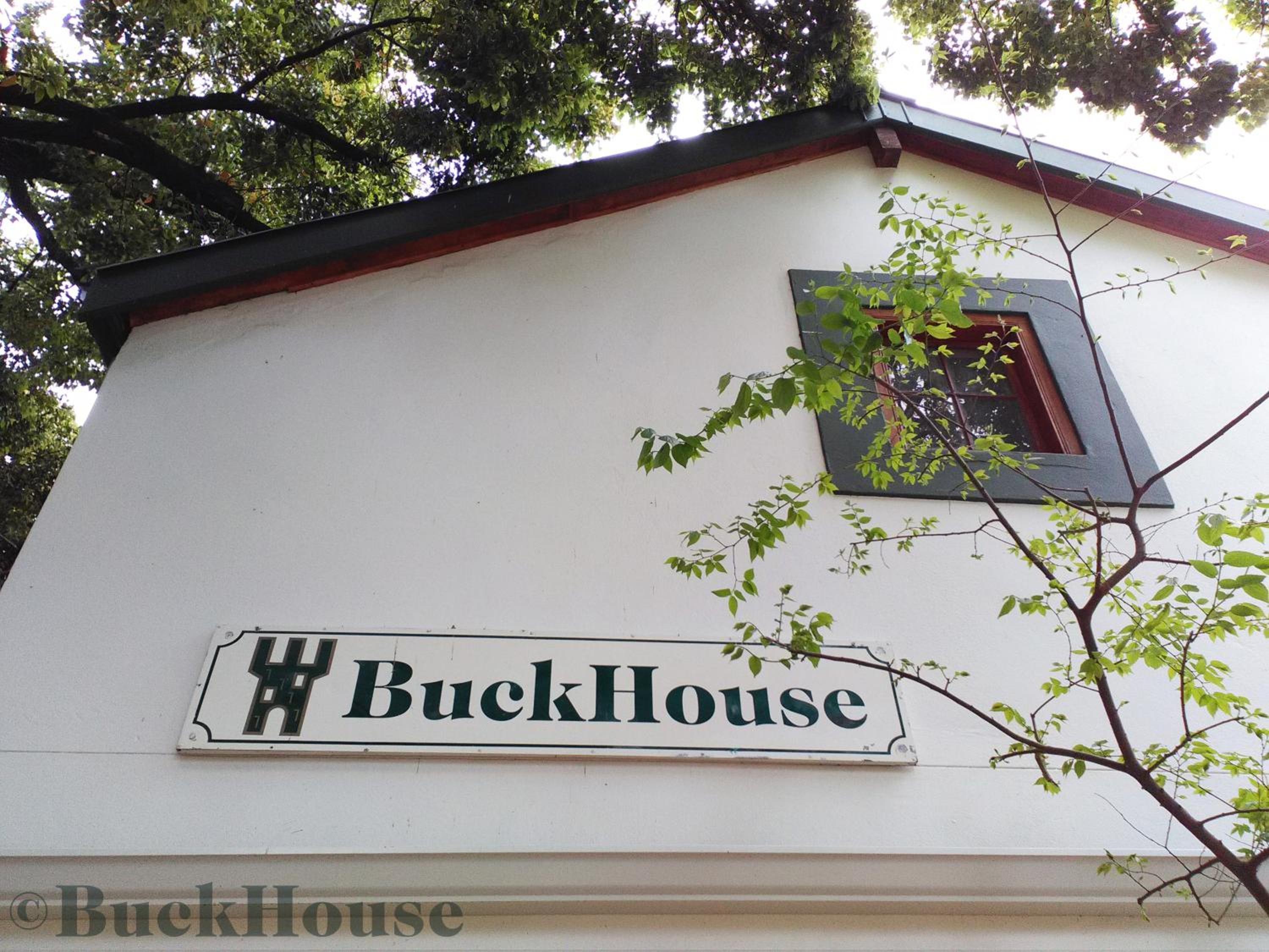 Buckhouse Elegant Village Apartment view 3