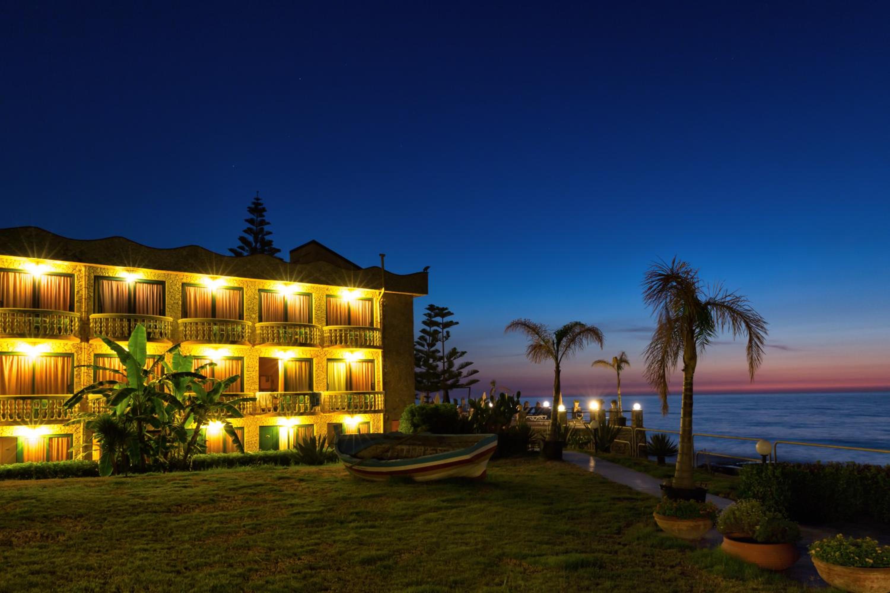 Hotel La Playa Blanca - Image 1