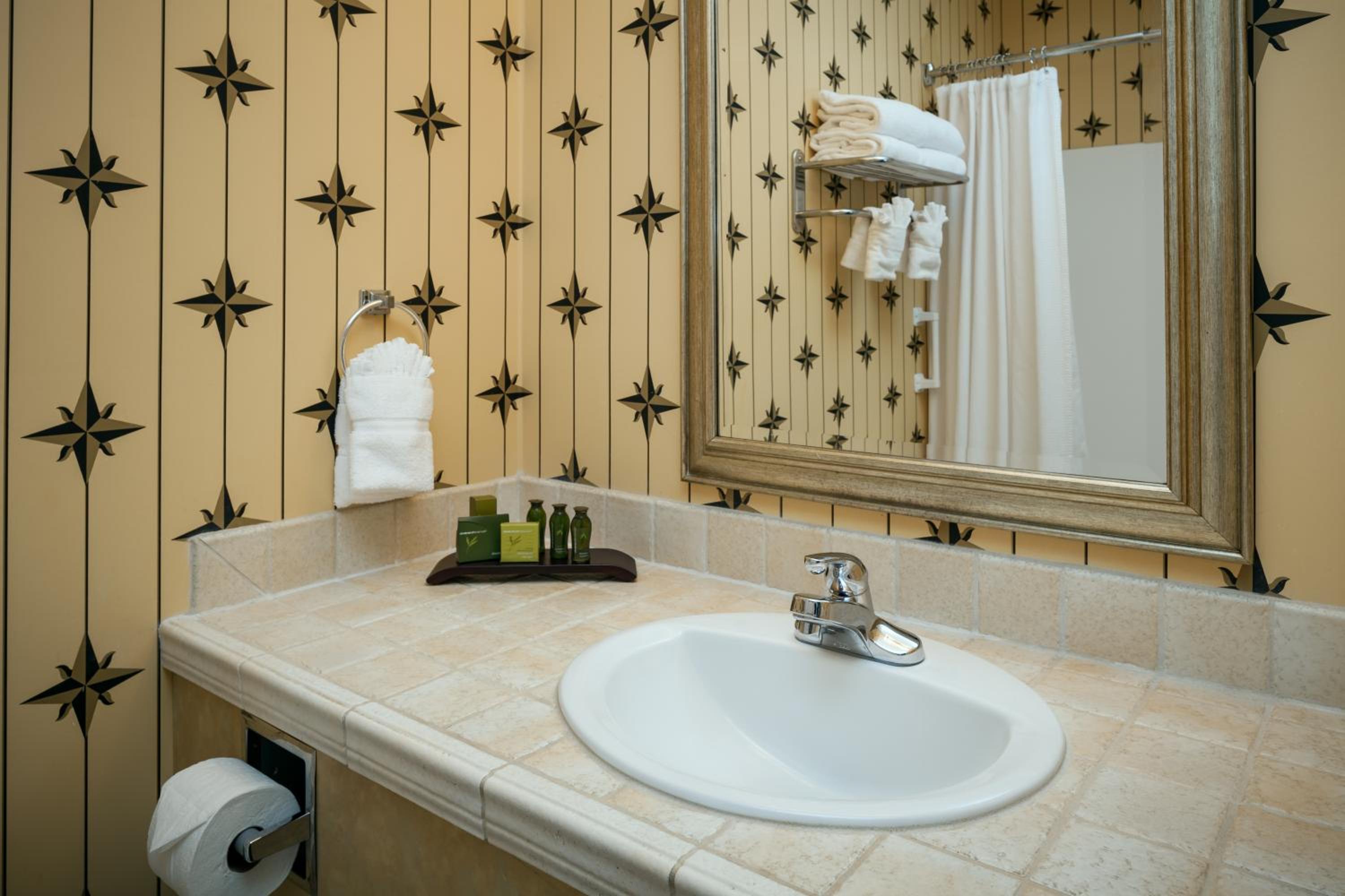 Ashland Vacations - Plaza Inn Suites at Ashland Creek - Property Image 17