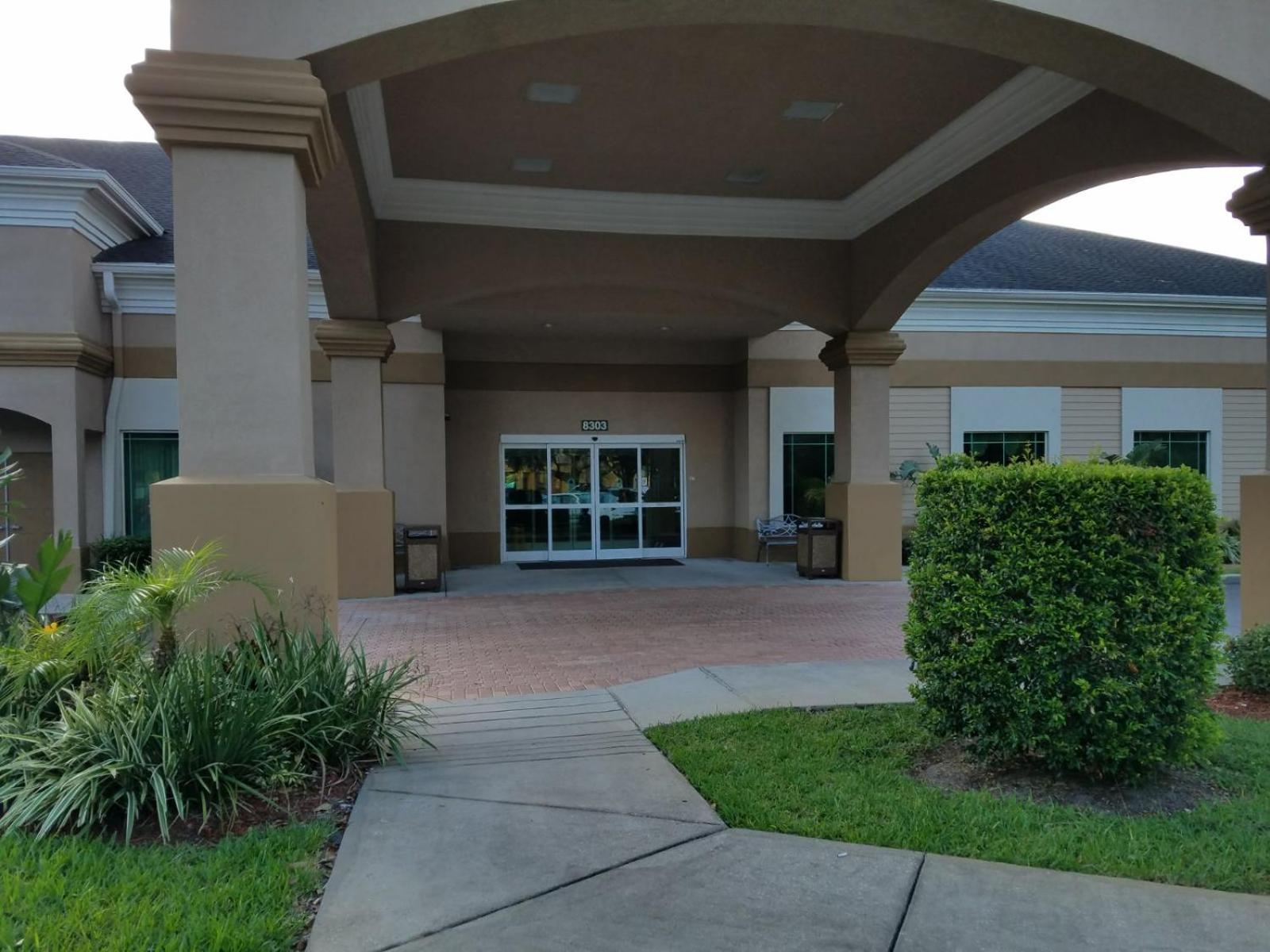 Lake Buenavista Apartments close to Disney