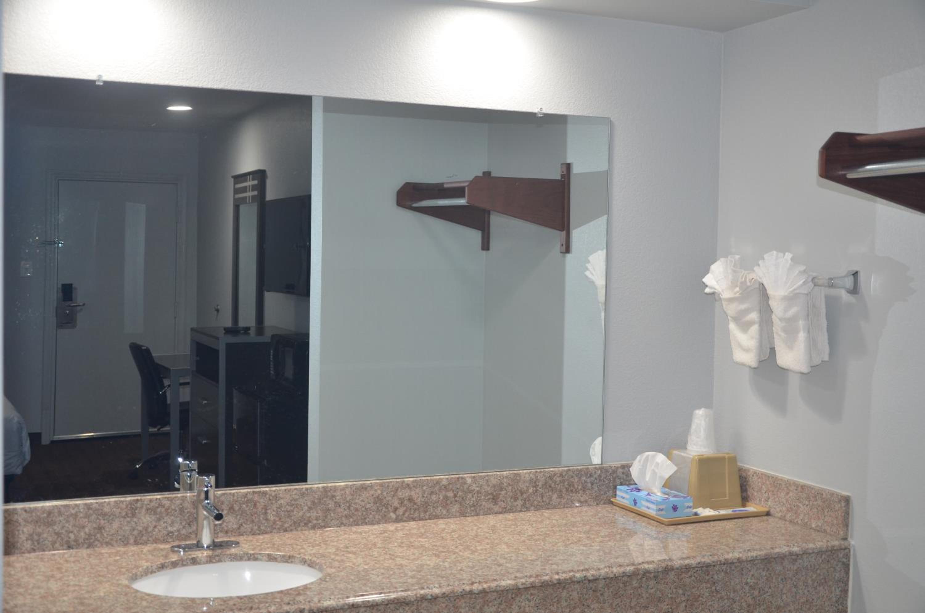 Travelers Inn - Property Image 9