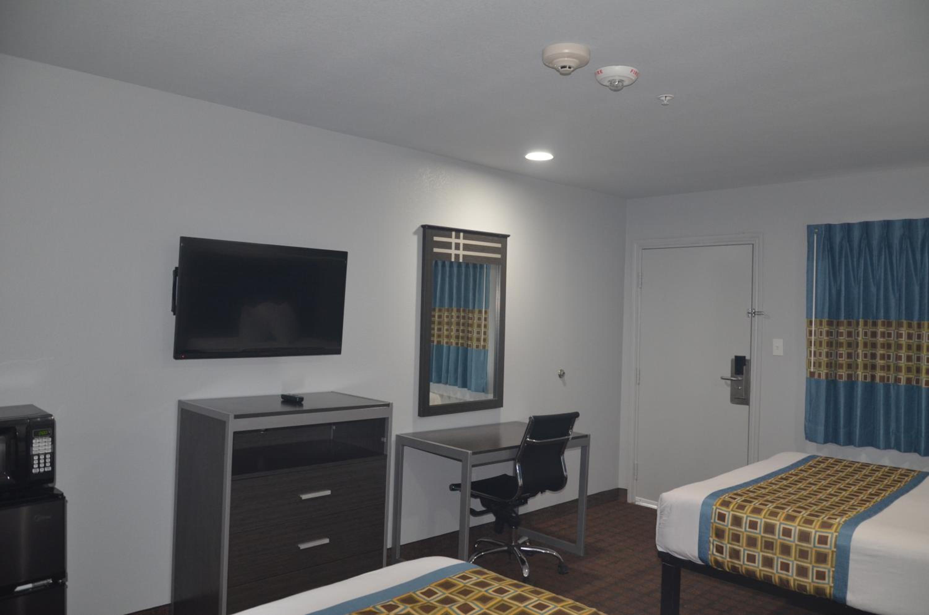 Travelers Inn - Property Image 1