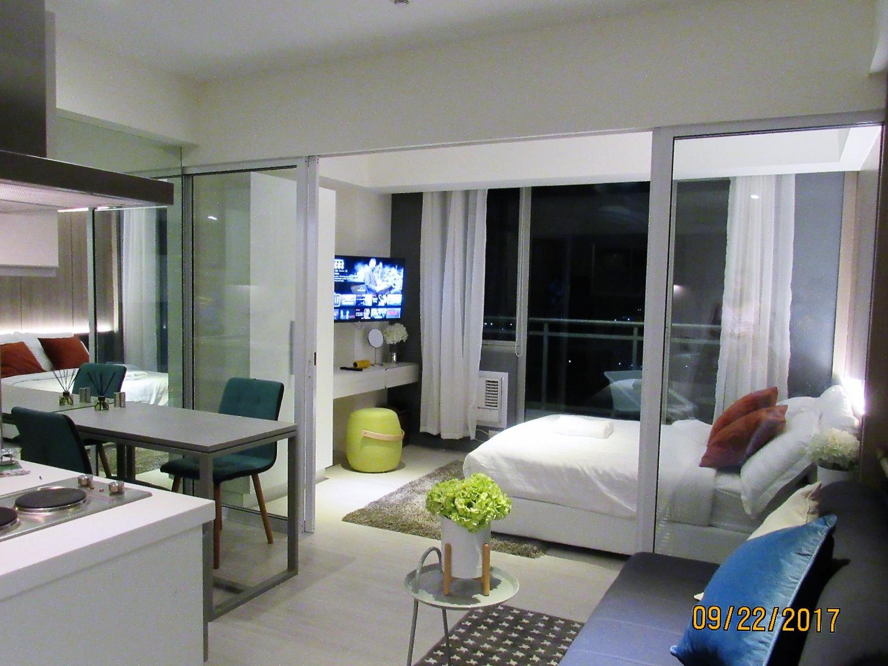 Azure Urban Beach Resort Manila by Radlett view 2