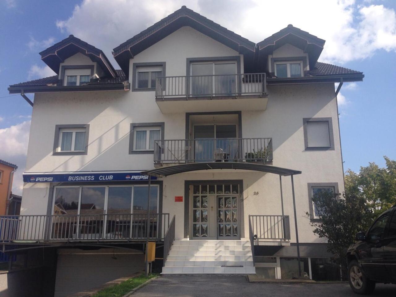 Photo 8