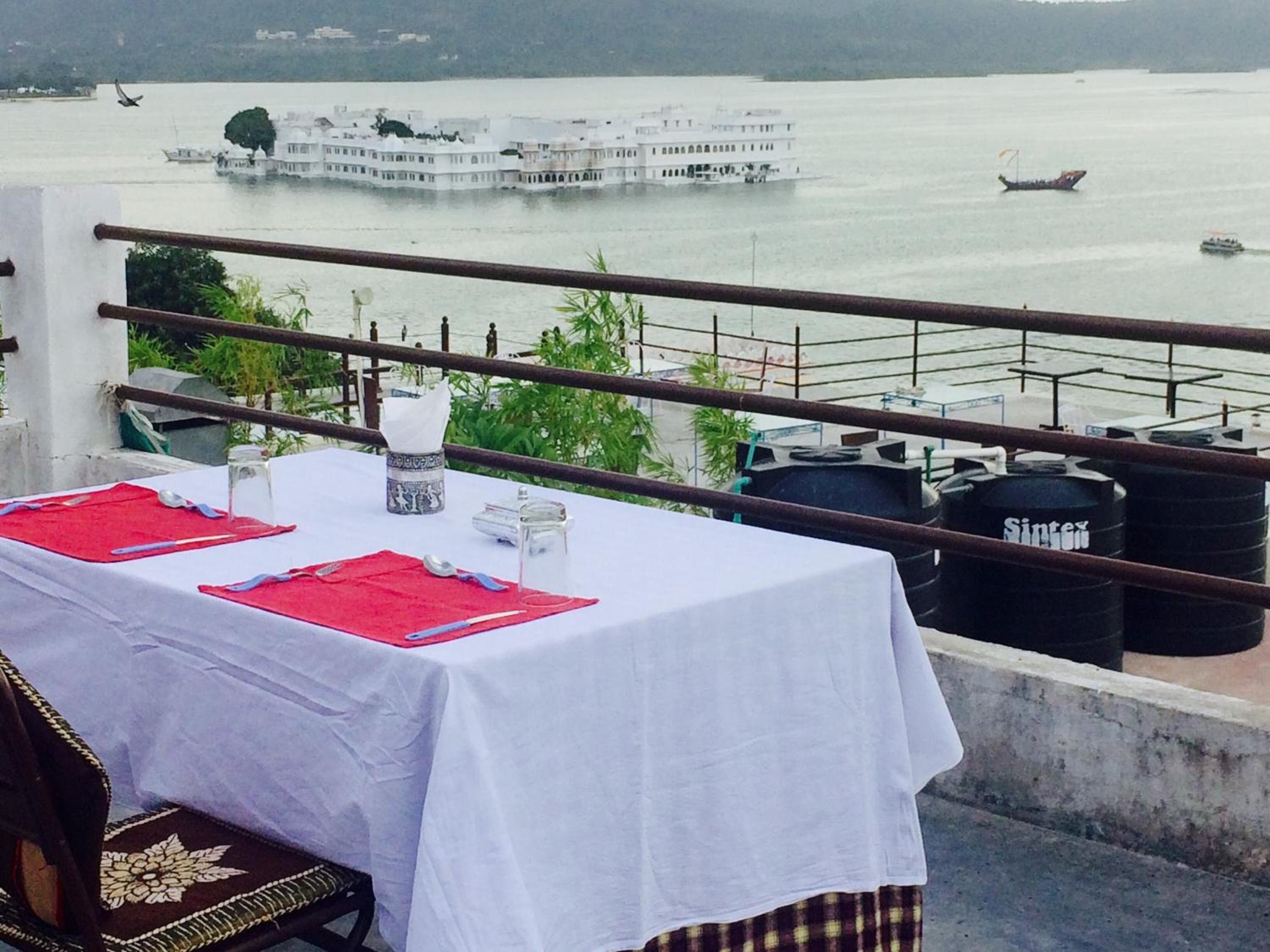 Peacock Guest House - Lake View Hotel In Udaipur view 4