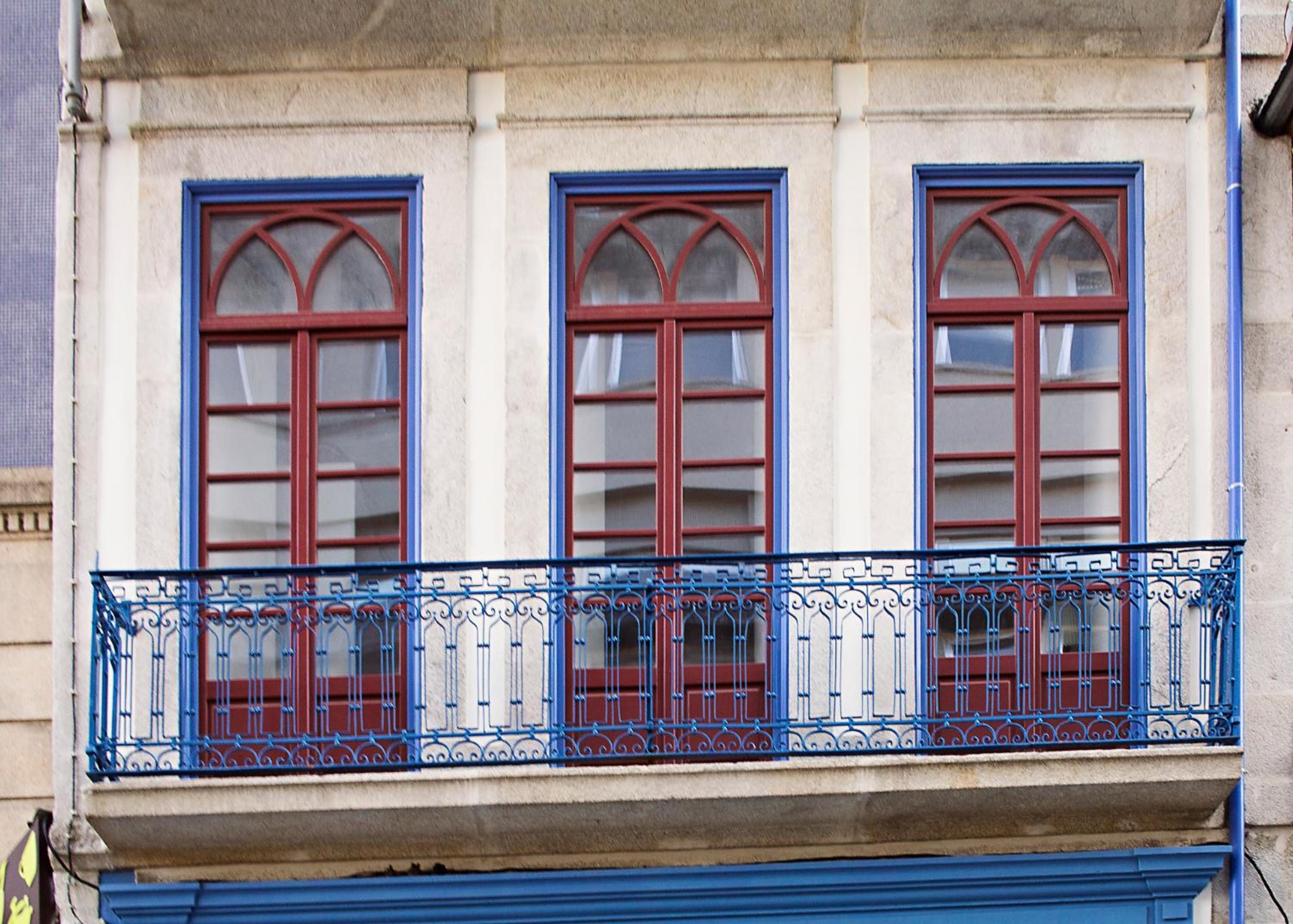 Aliados Town Hall Central Apt by LuxiStay view 2