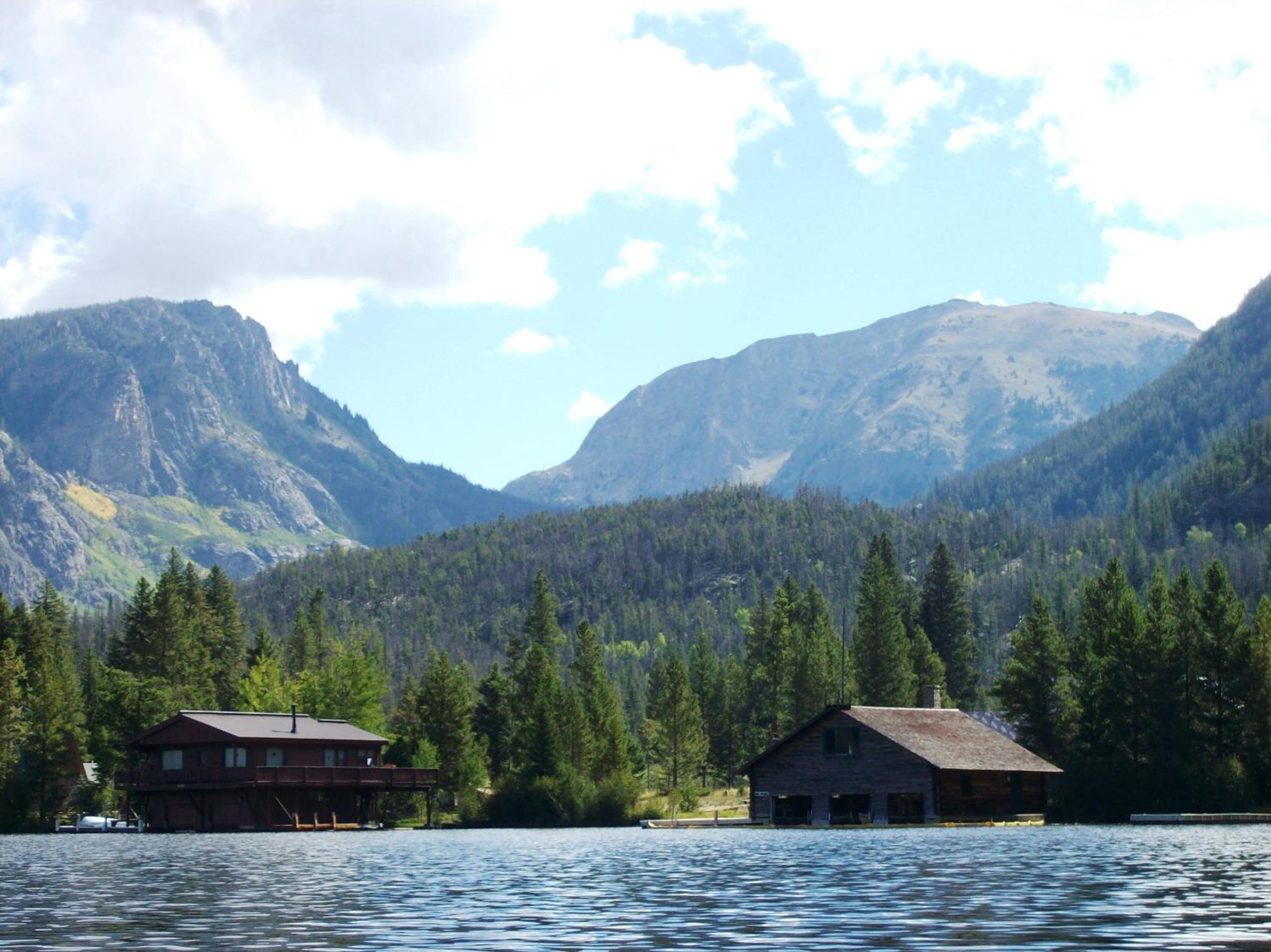 Western Riviera Lakeside Lodging
