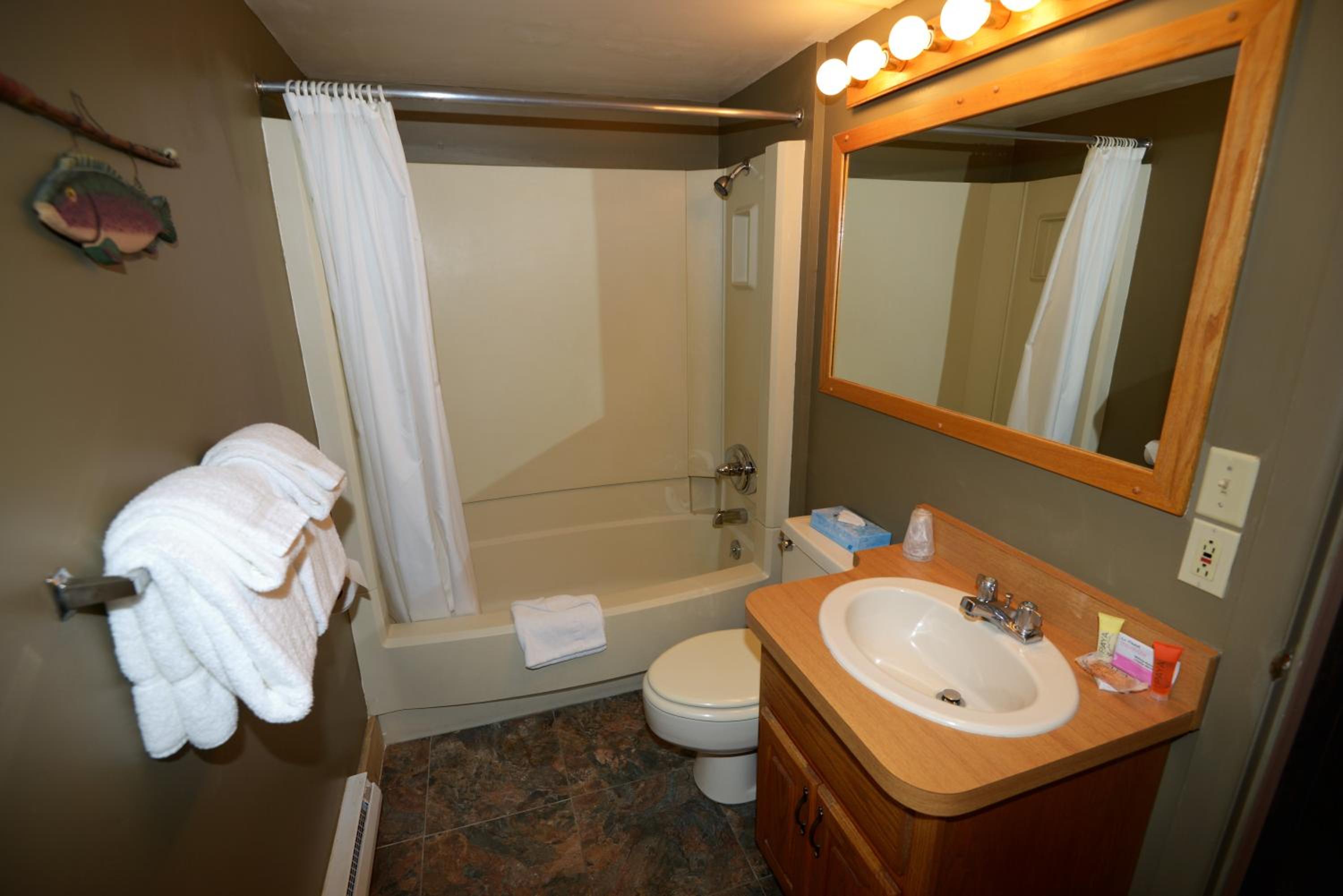 Western Riviera Lakeside Lodging