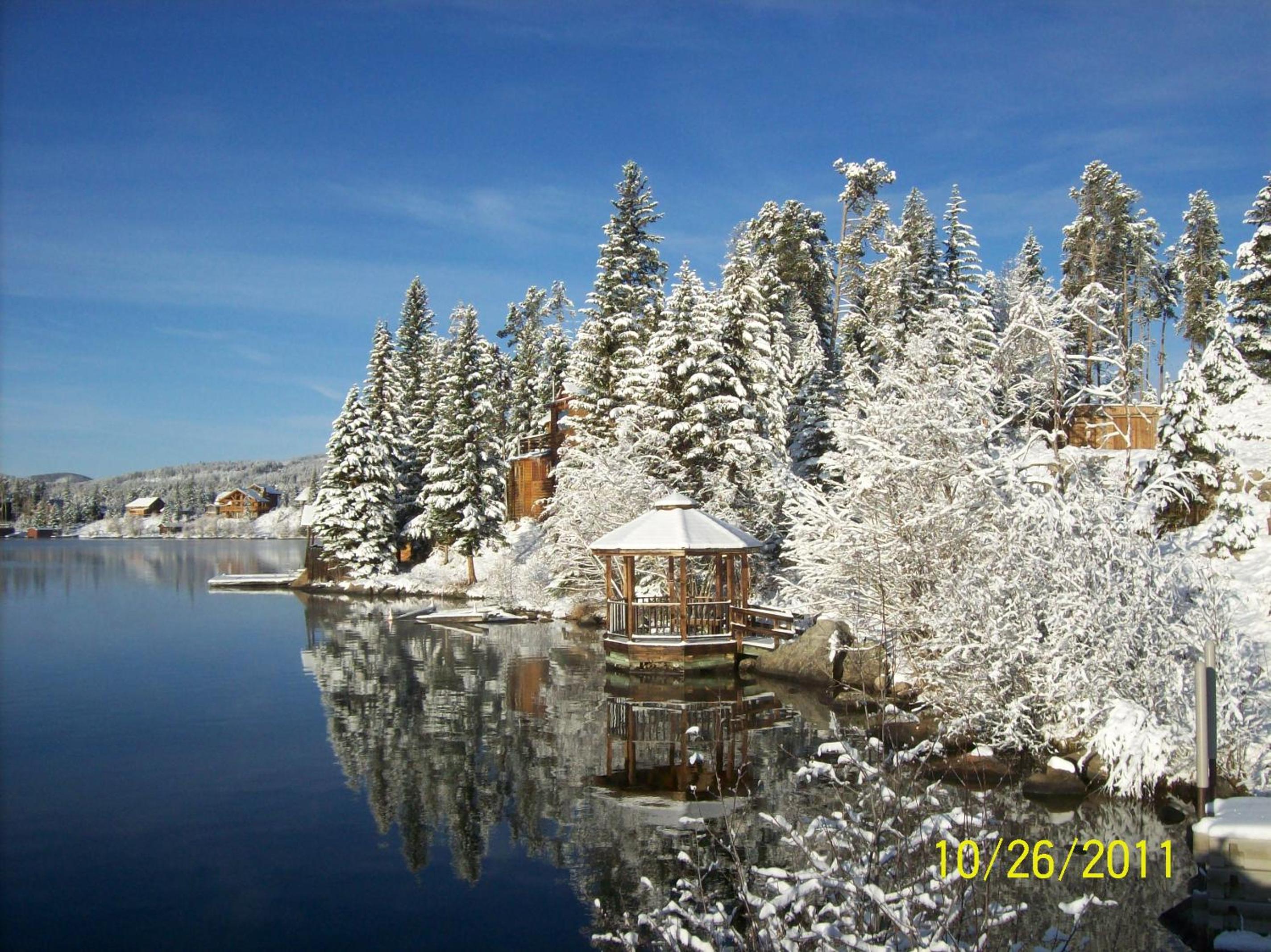 Western Riviera Lakeside Lodging