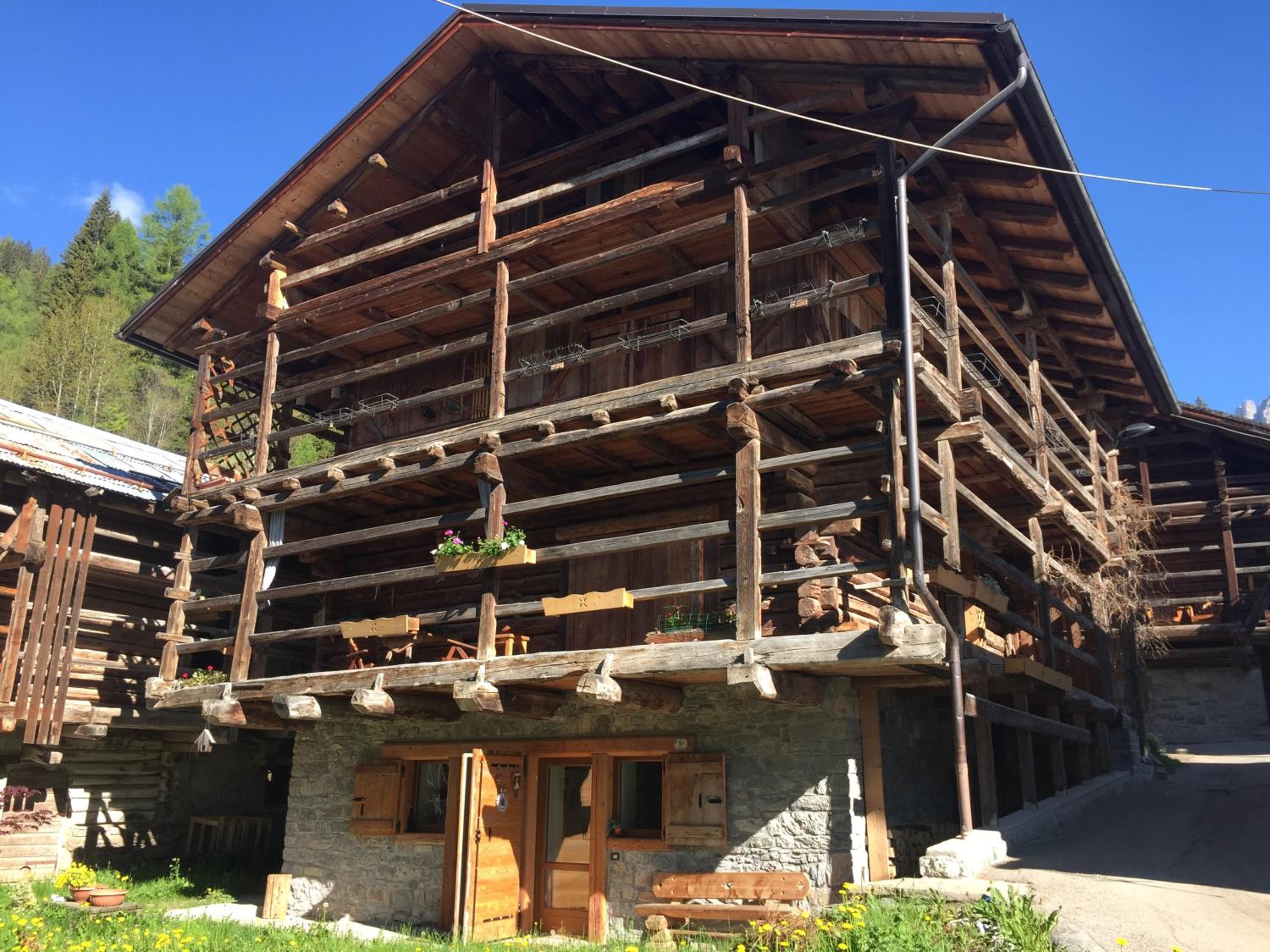 Chalet nel cuore delle Dolomiti view 3