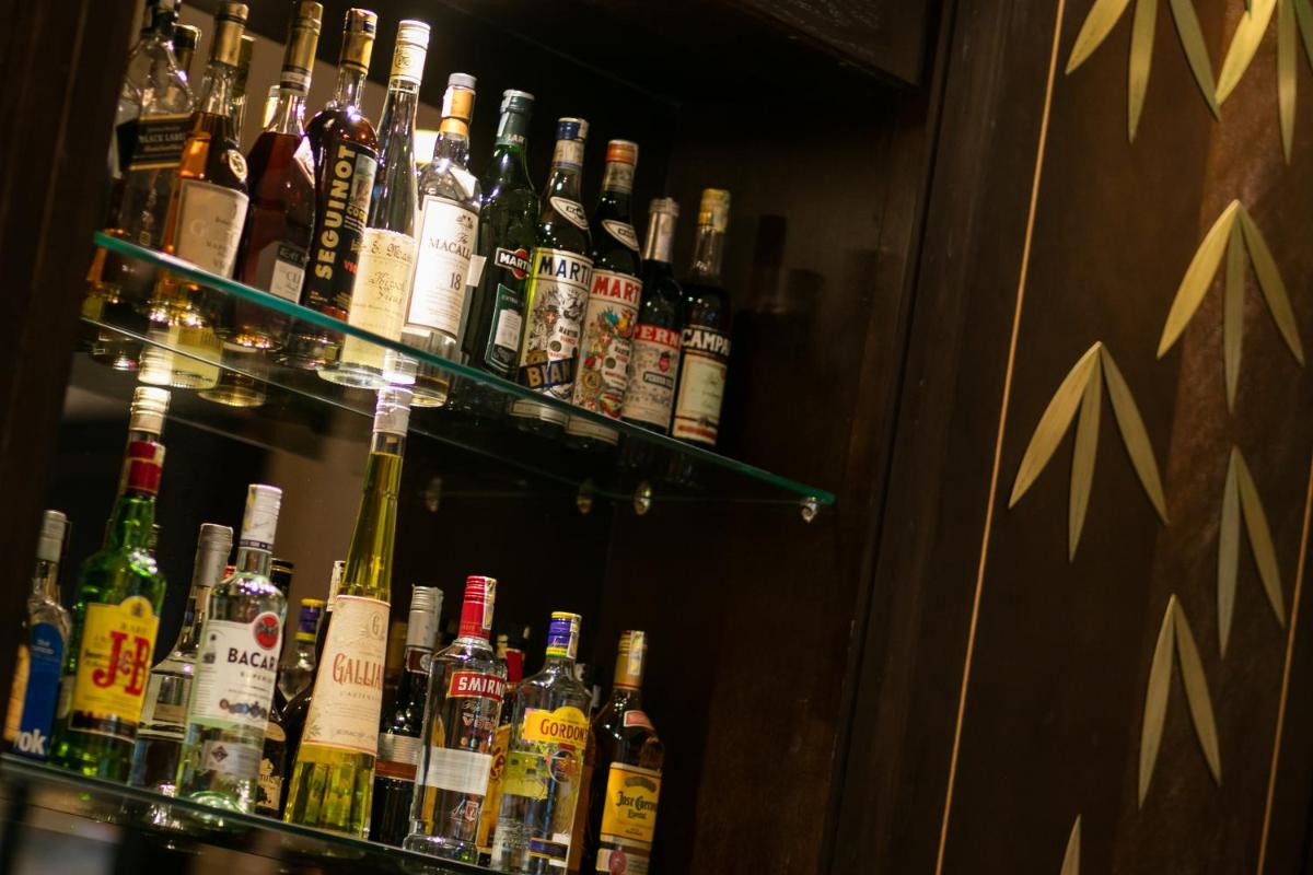 bar