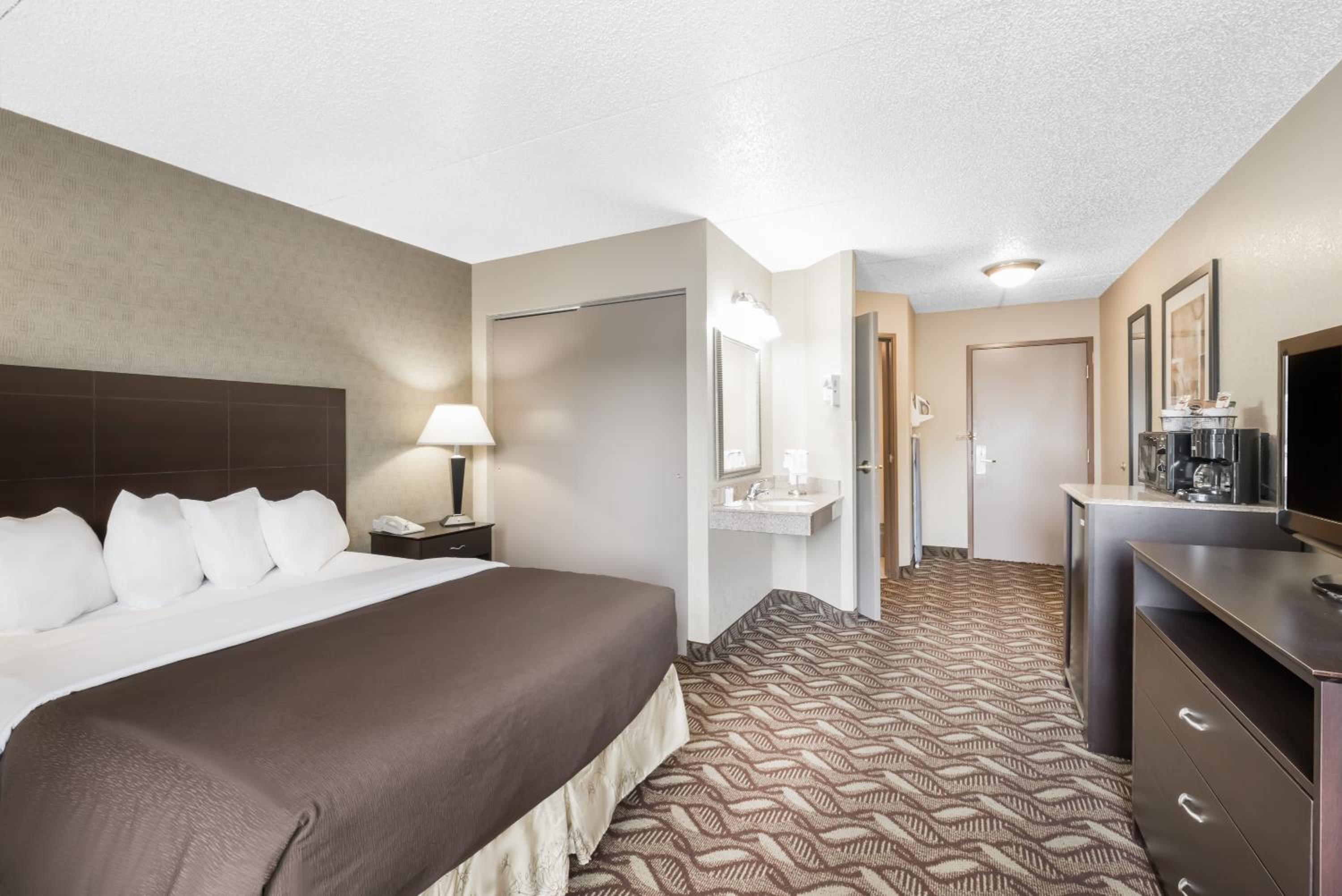 Bismarck Vacations - Days Inn by Wyndham Bismarck - Property Image 4