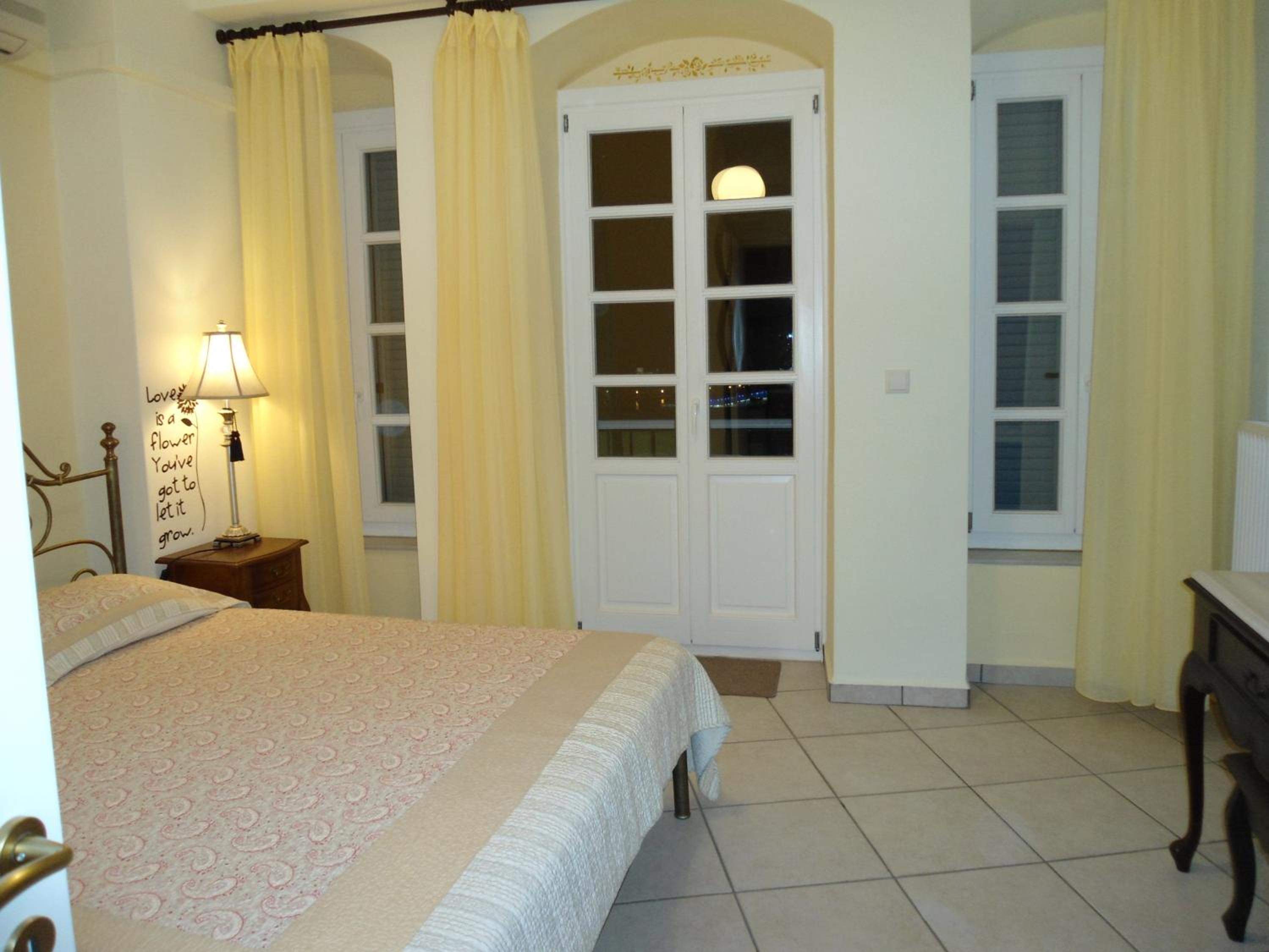 Antouanetta Apartments