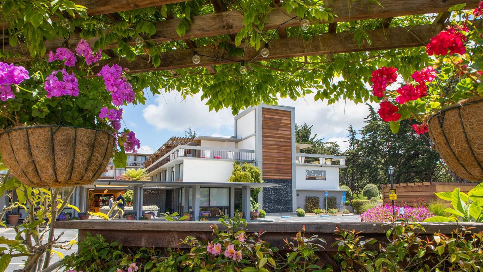 Hotel Carmel Mission Inn