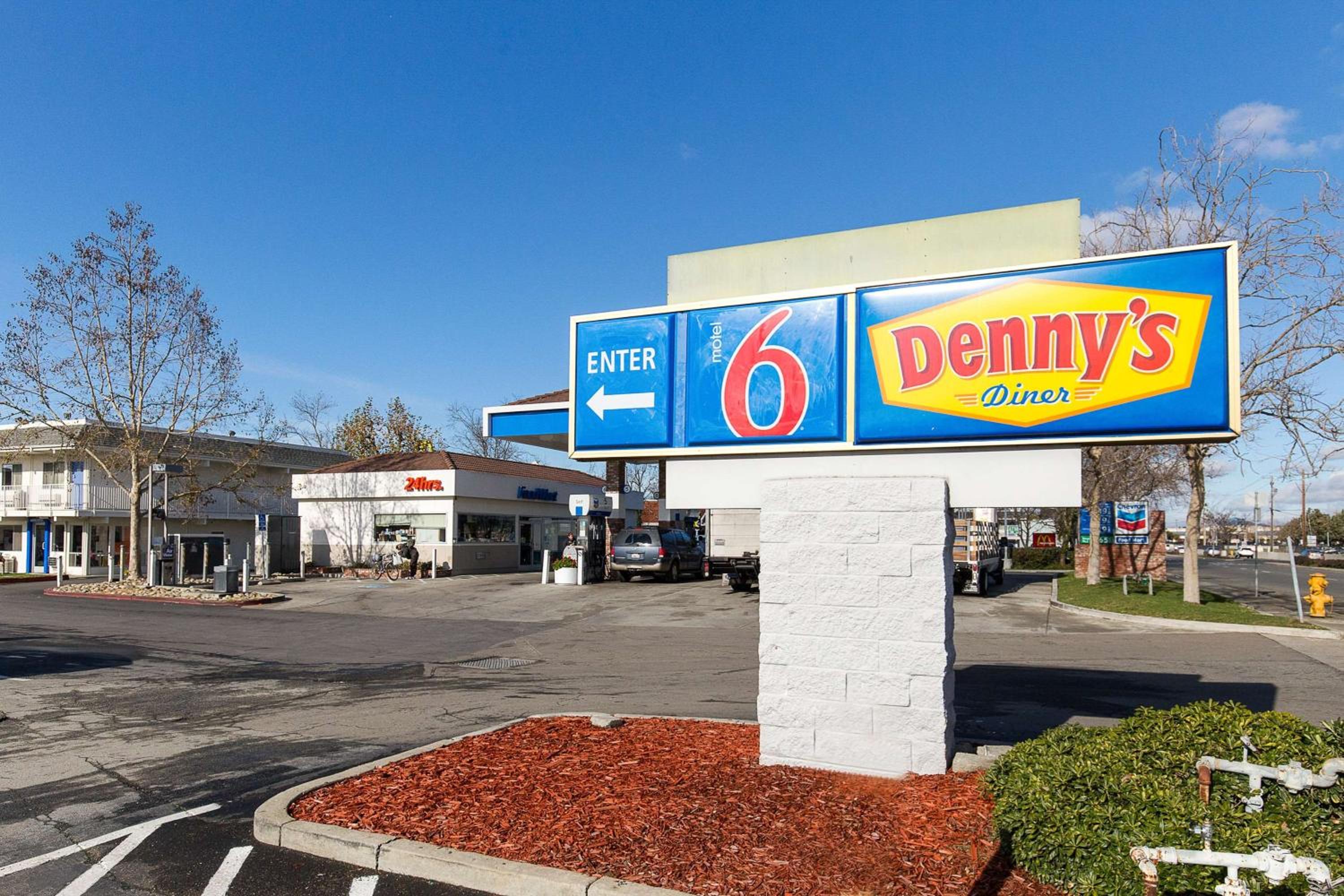 Hayward Vacations - Motel 6 Hayward, CA- Silicon Valley Gateway - Property Image 52