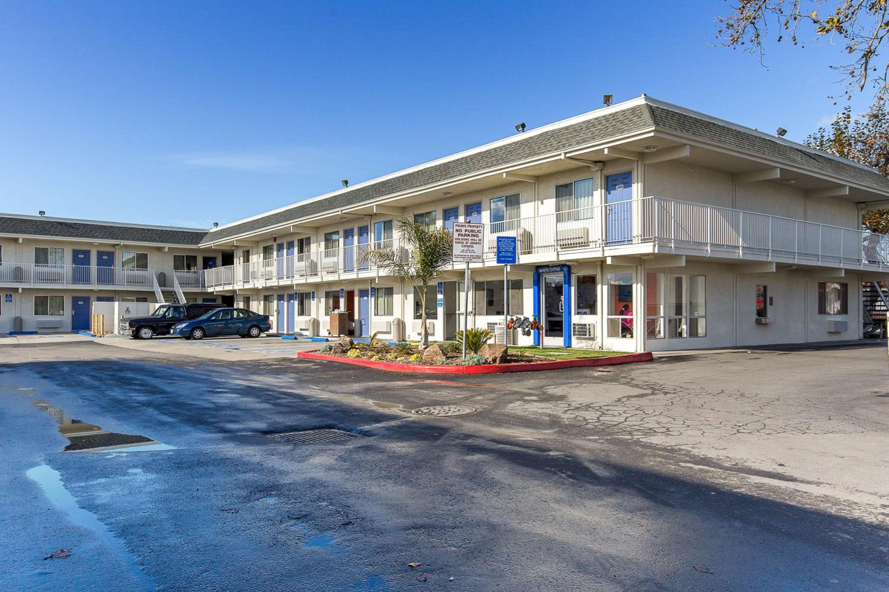 San Jose Vacations - Motel 6 Hayward, CA- Silicon Valley Gateway - Property Image 1