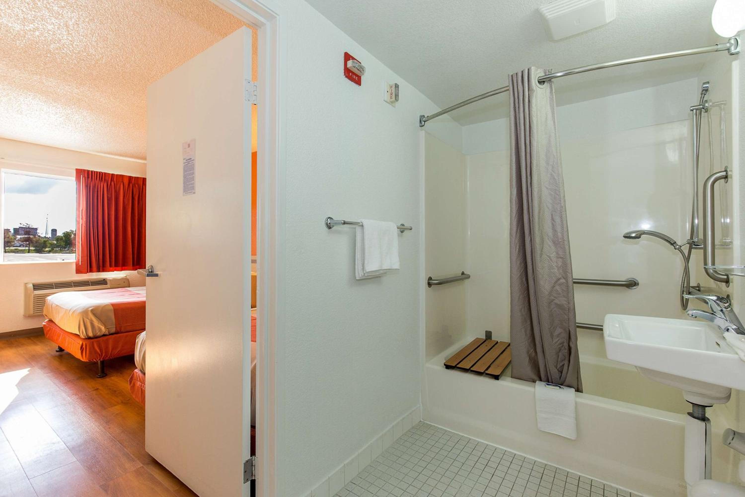 Hayward Vacations - Motel 6 Hayward, CA- Silicon Valley Gateway - Property Image 29