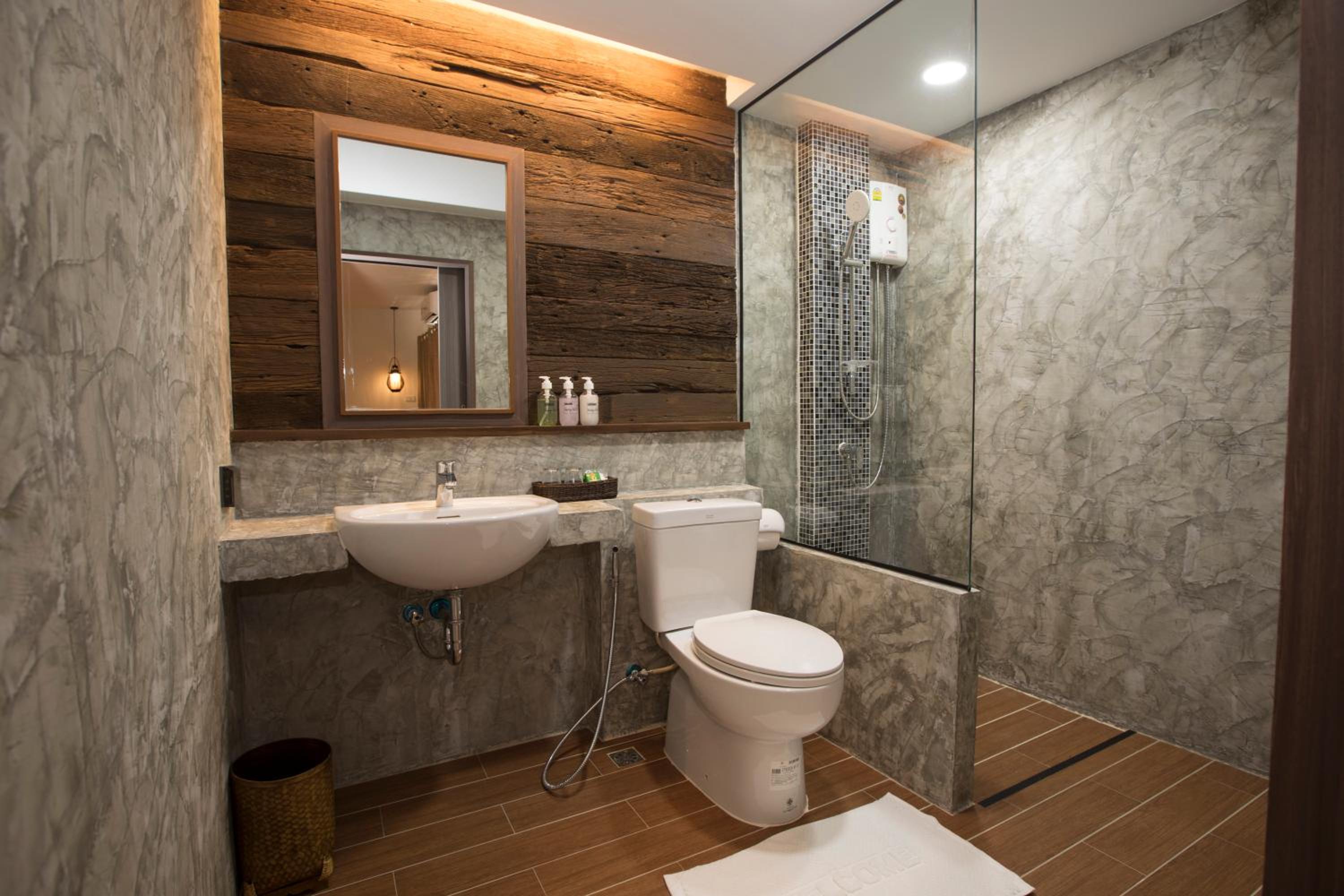 Boutique Poo-Yai Lee 3