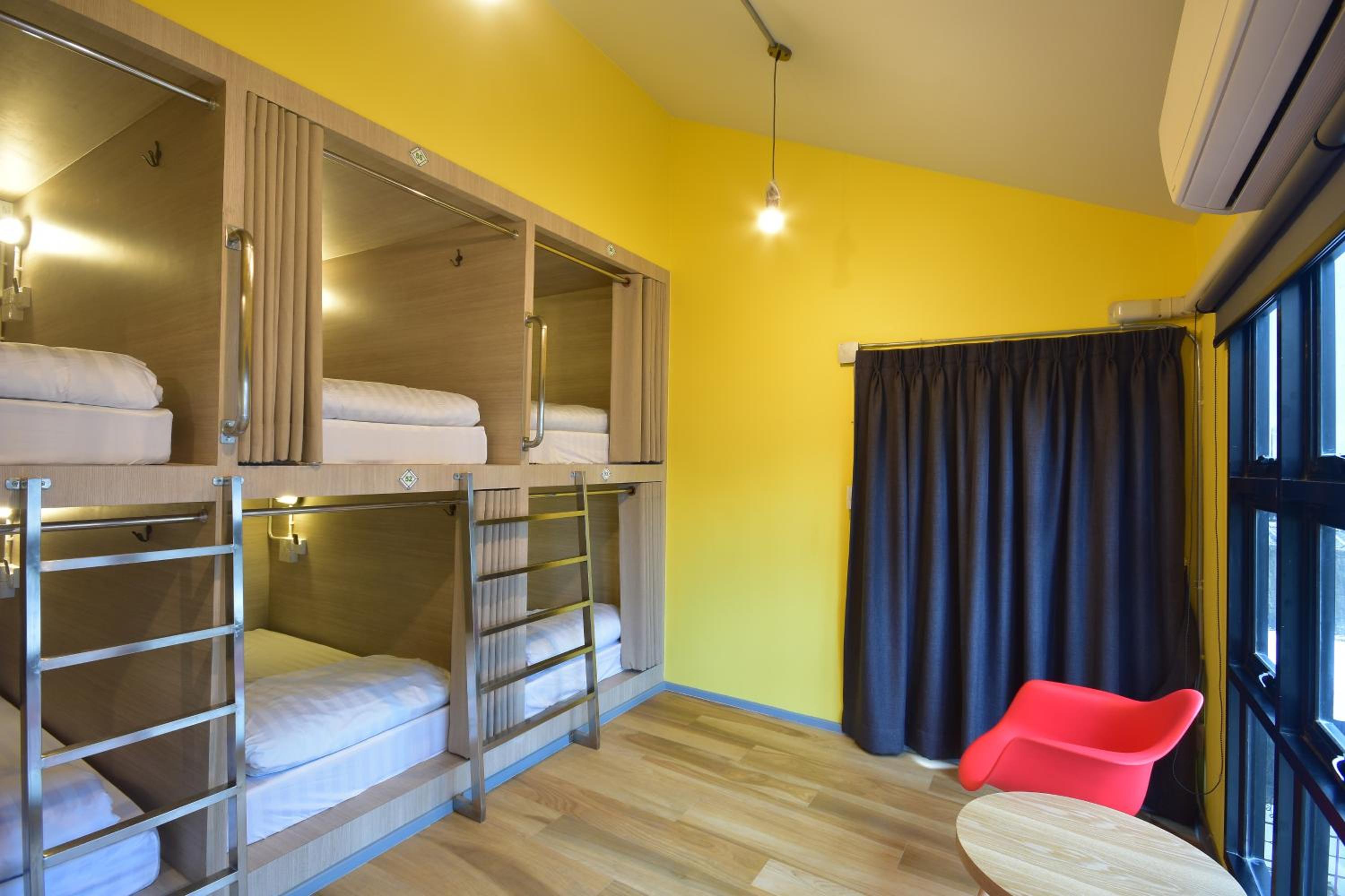 The Chatbox Silom Hostel