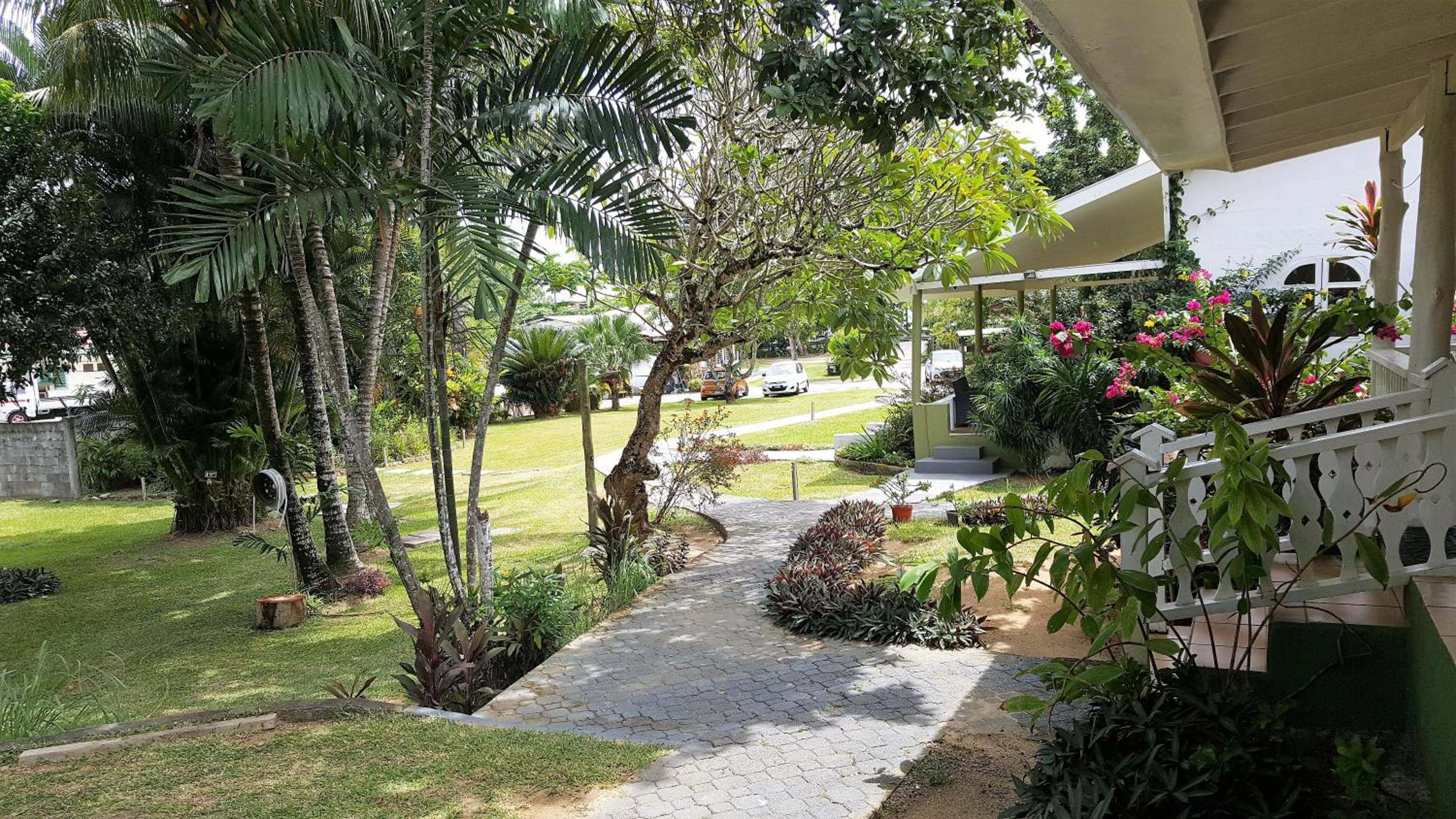 Beau Vallon Bungalows