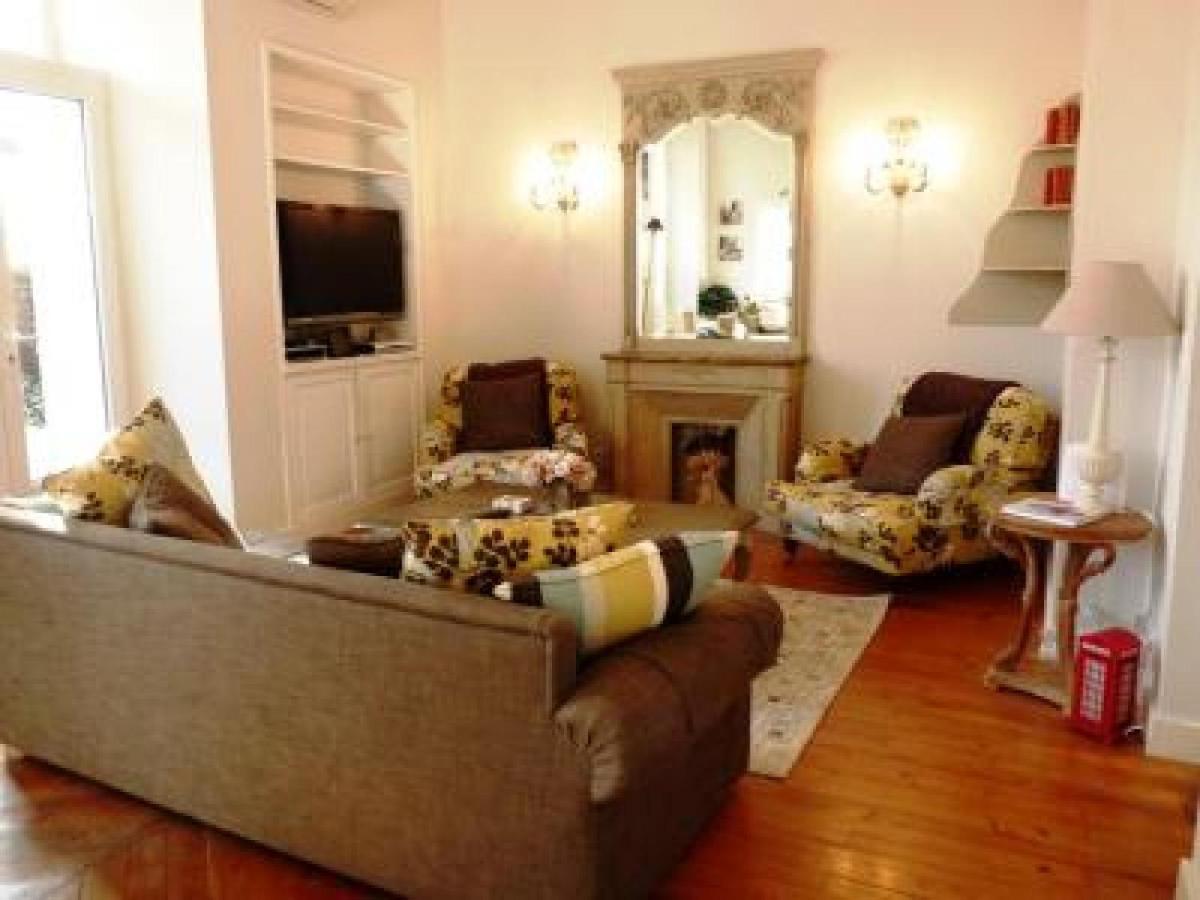 Beautifully decorated two bedroom apartment in the heart of Cannes five minutes walk from Palais 409 photo 2