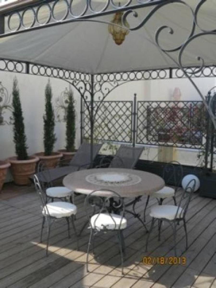 Beautifully decorated two bedroom apartment in the heart of Cannes five minutes walk from Palais 409 photo 5