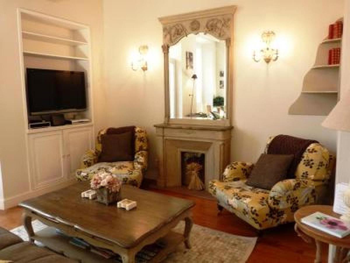 Beautifully decorated two bedroom apartment in the heart of Cannes five minutes walk from Palais 409 photo 3