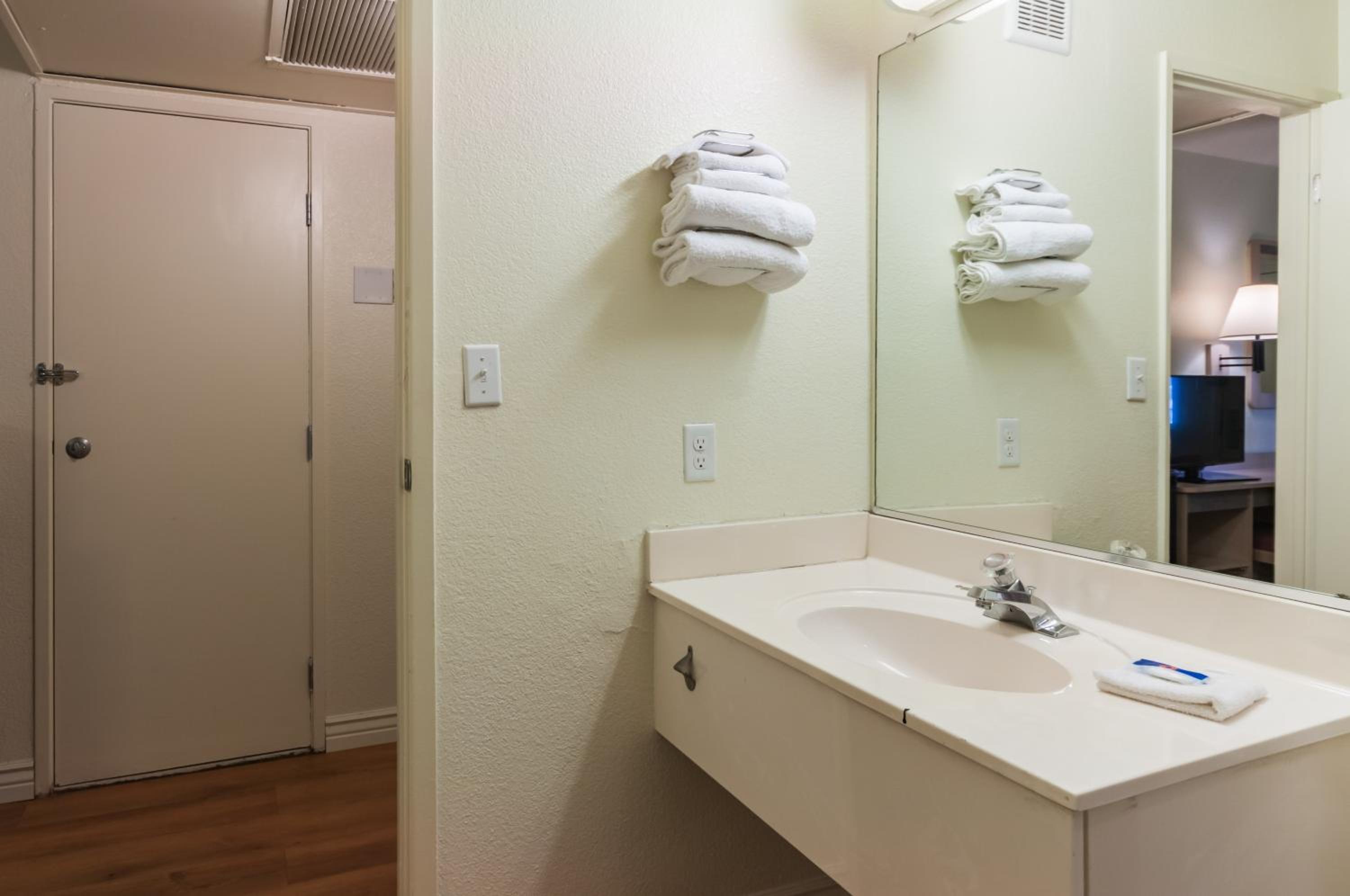 Green River Vacations - Motel 6-Green River, UT - Property Image 3