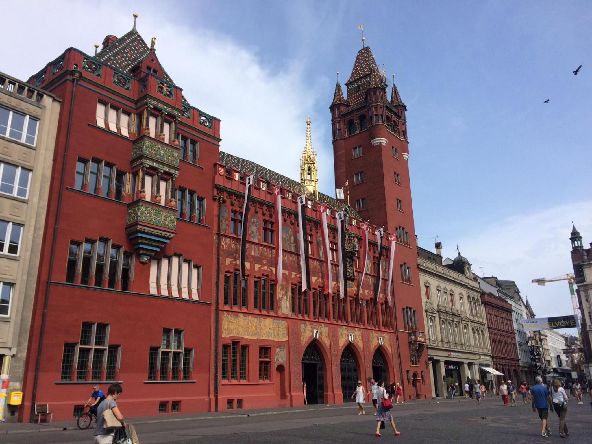 In Swiss Home - Rathaus from 1284 historical Apartment