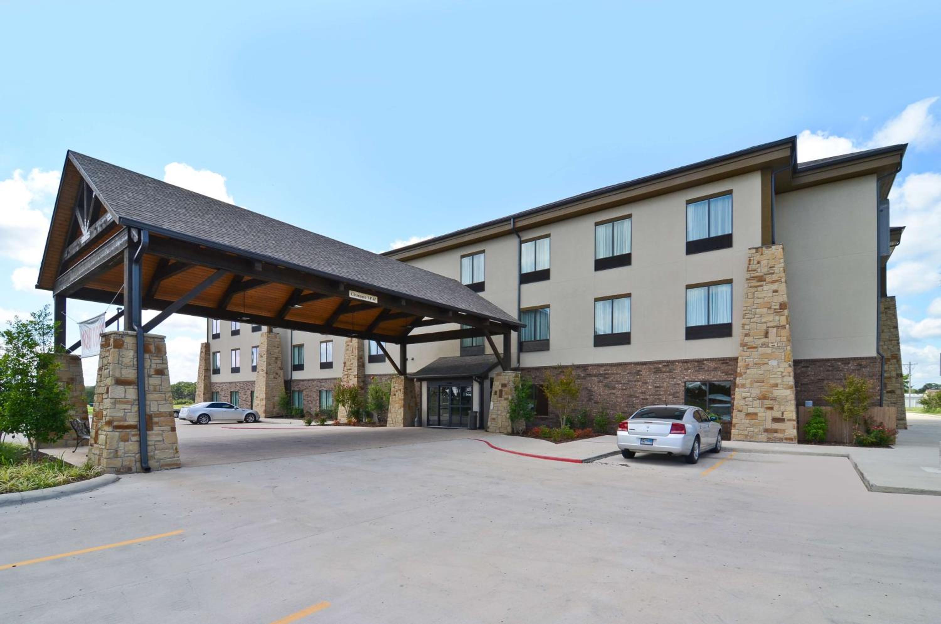Sulphur Springs Vacations - Best Western Plus Emory at Lake Fork Inn  Suites - Property Image 1