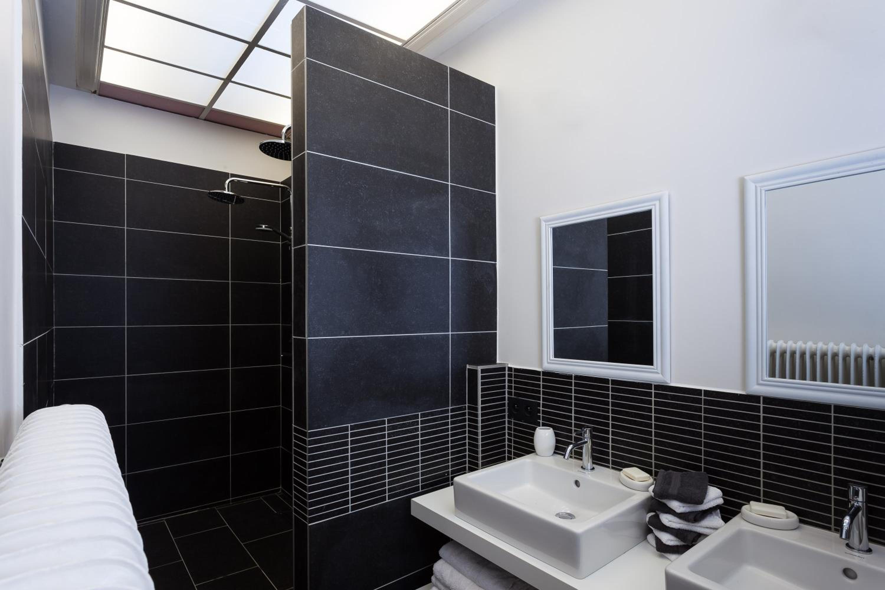 Luxueus vakantiehuis in hartje Ronse met 7 slaapkamers & badkamers
