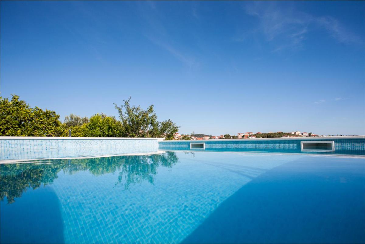 Hotel Piscina Apartments - Image 1