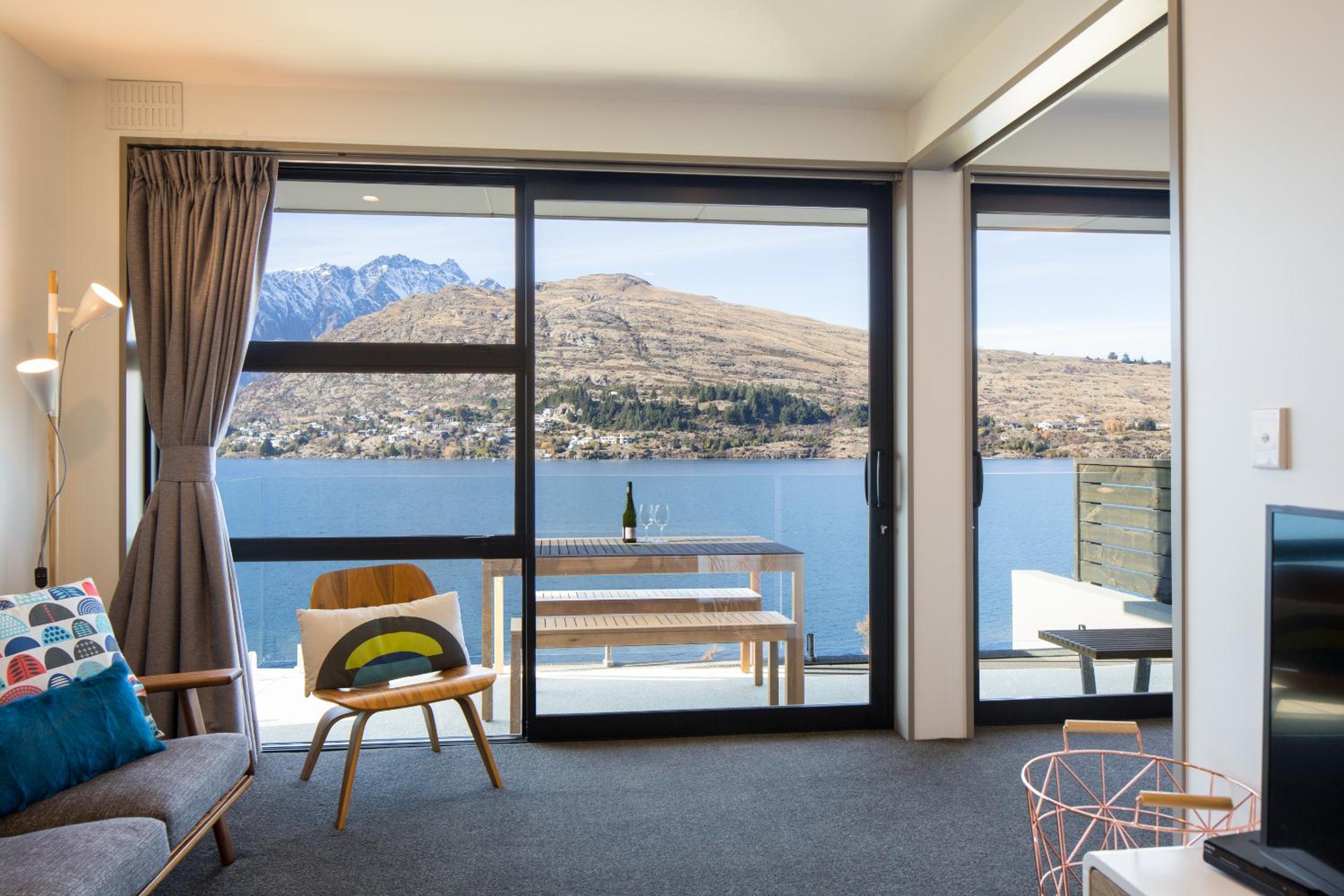 Hello QT Lakeside Gem view 4